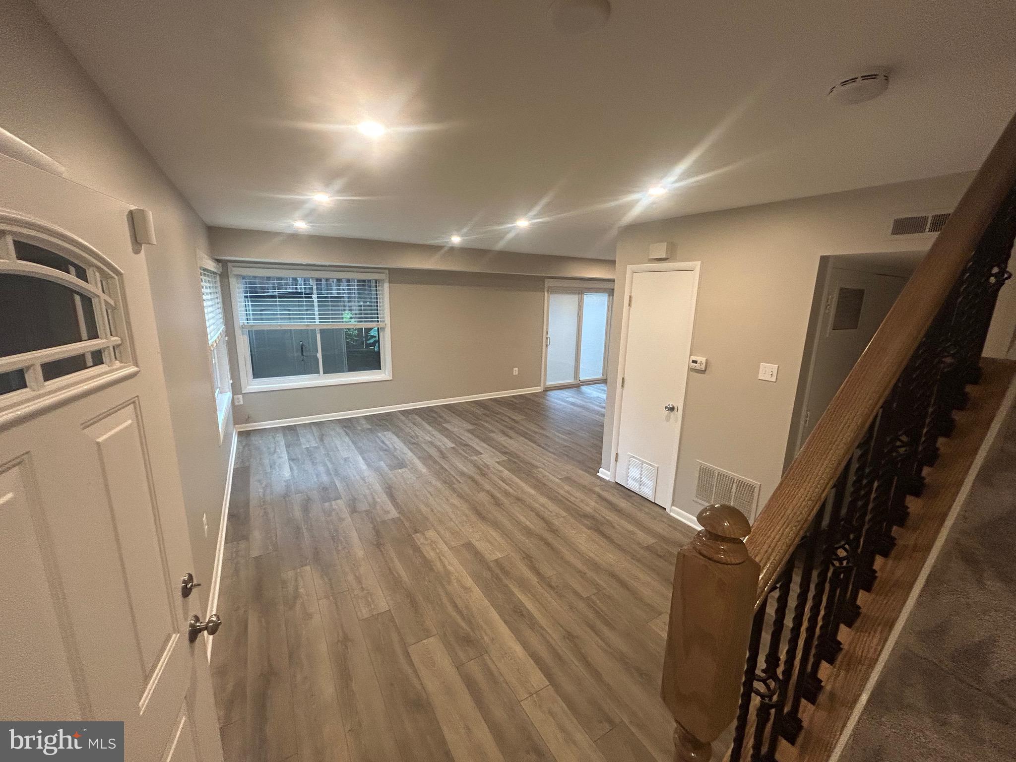 VILLAGE OF OAKLAND MILLS - Residential Lease