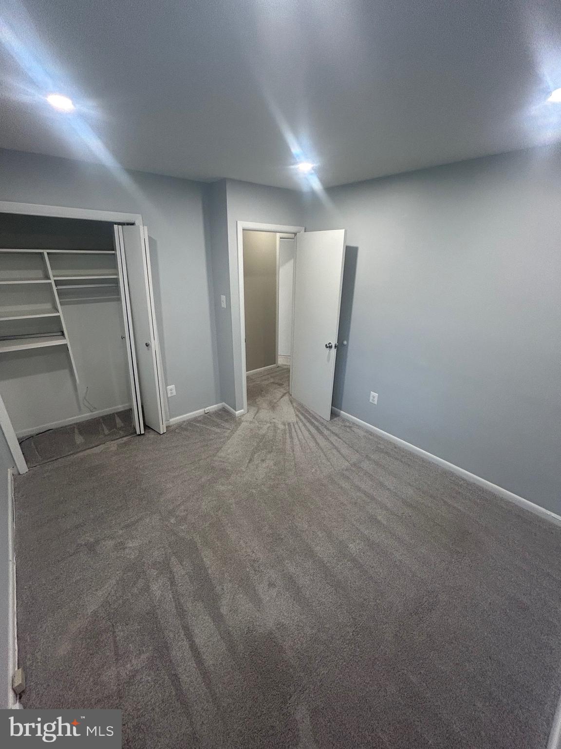 VILLAGE OF OAKLAND MILLS - Residential Lease