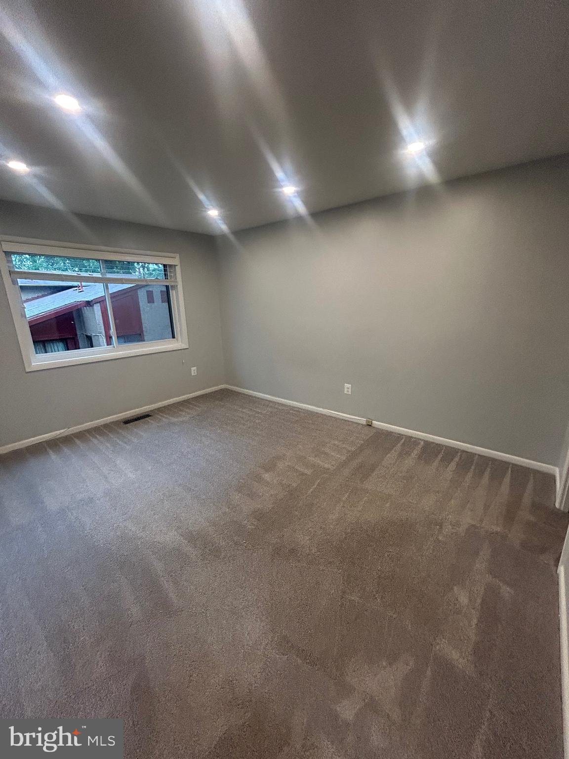 VILLAGE OF OAKLAND MILLS - Residential Lease