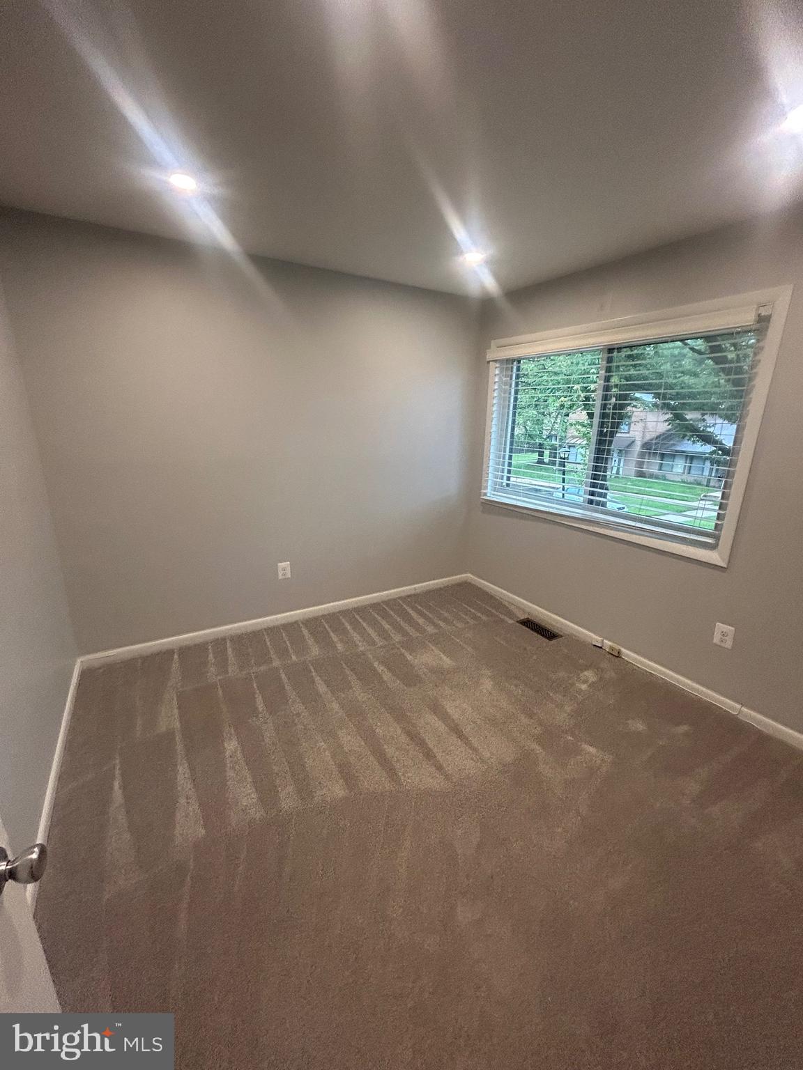 VILLAGE OF OAKLAND MILLS - Residential Lease