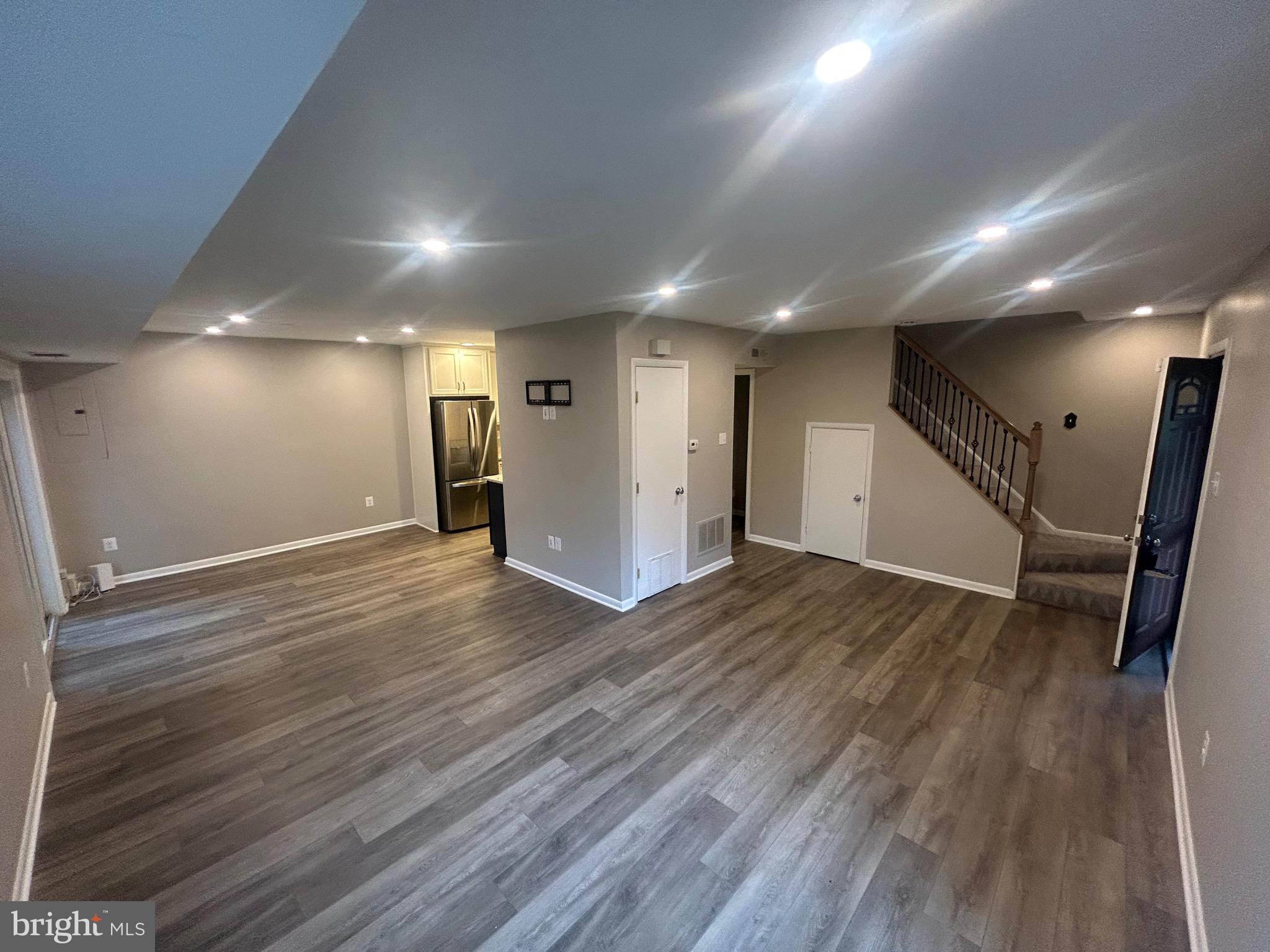 VILLAGE OF OAKLAND MILLS - Residential Lease