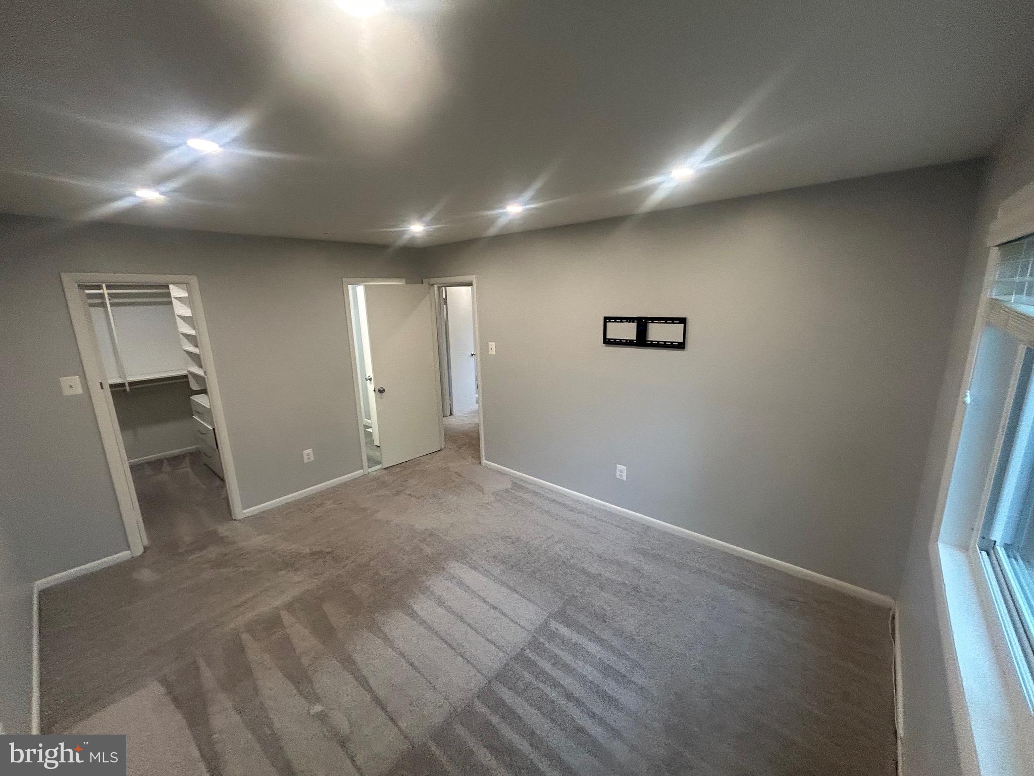 VILLAGE OF OAKLAND MILLS - Residential Lease