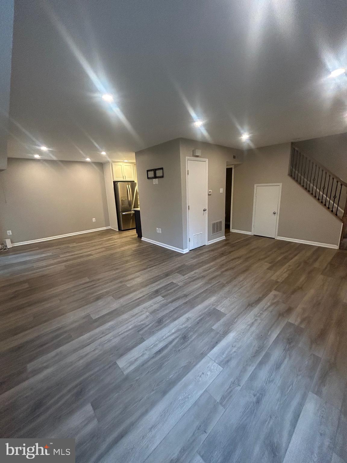 VILLAGE OF OAKLAND MILLS - Residential Lease