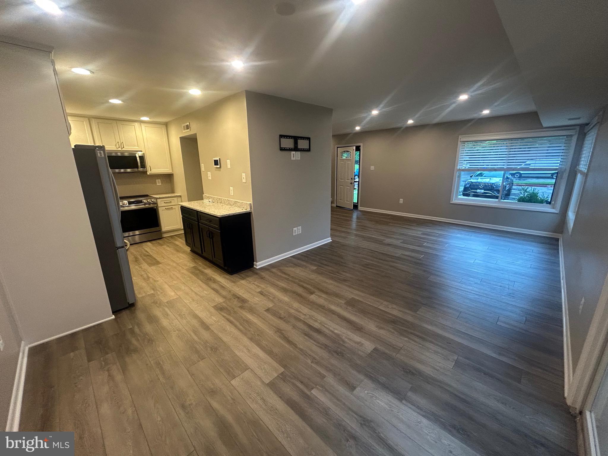 VILLAGE OF OAKLAND MILLS - Residential Lease