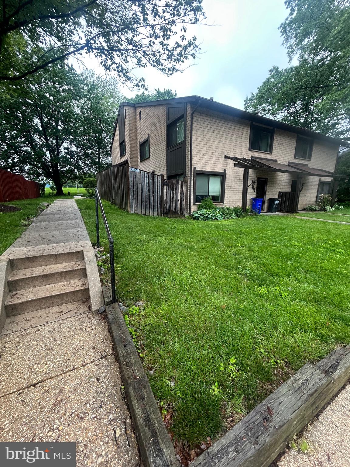 VILLAGE OF OAKLAND MILLS - Residential Lease