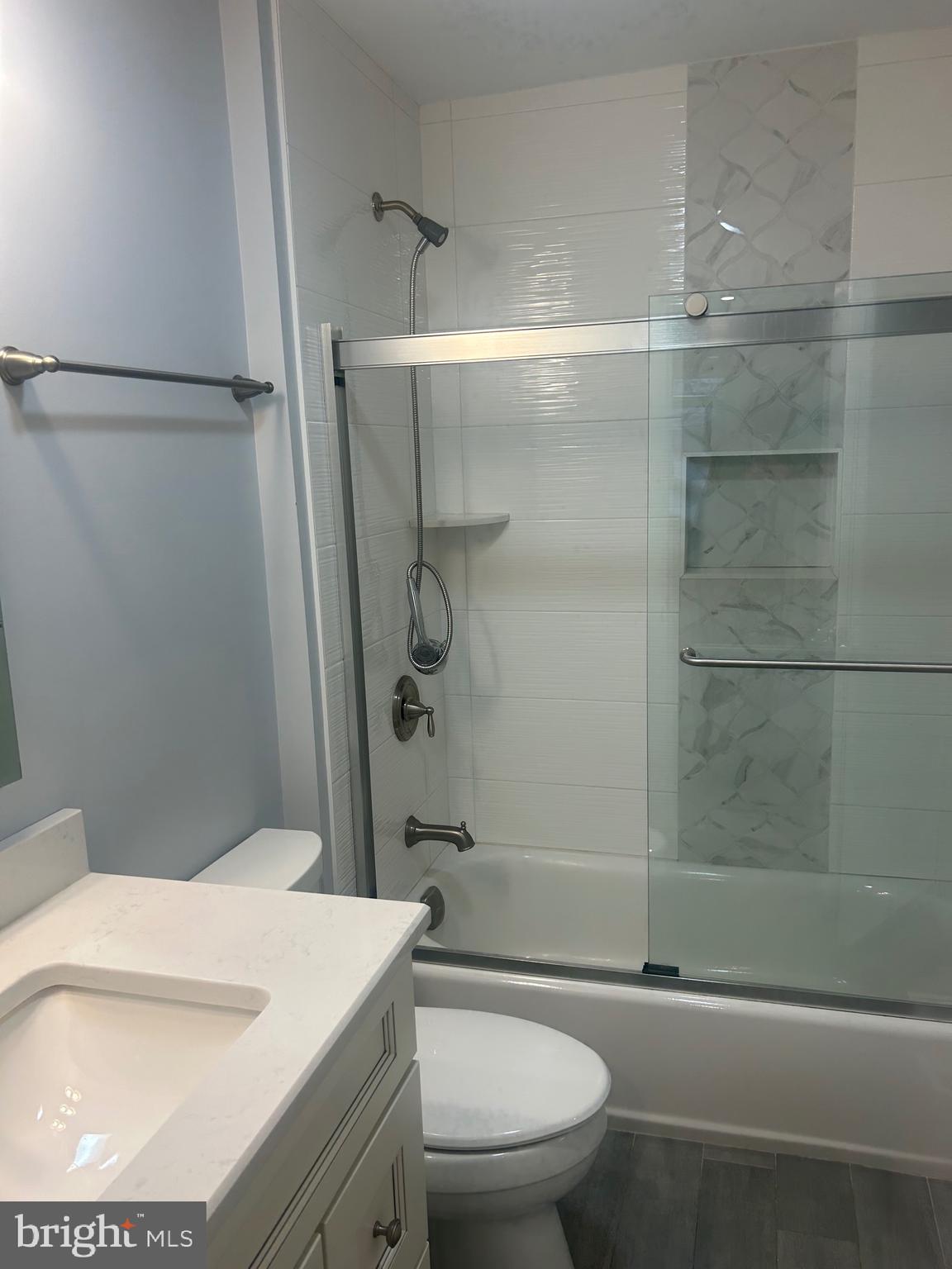 VILLAGE OF OAKLAND MILLS - Residential Lease