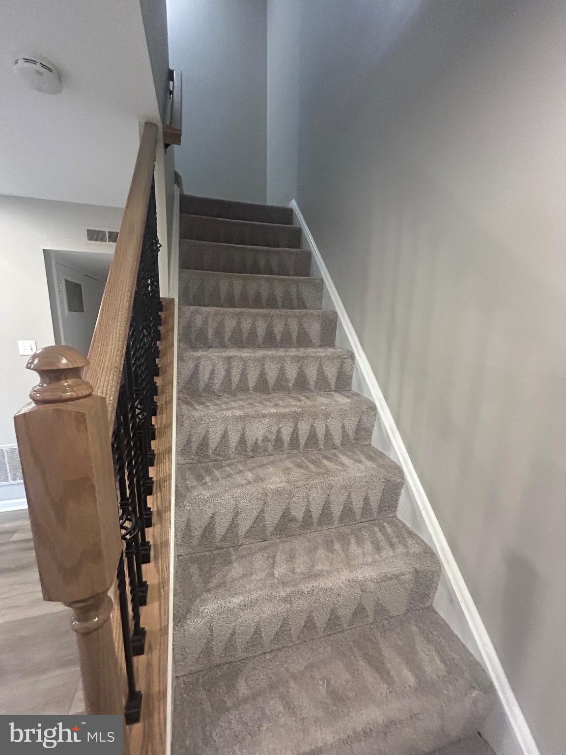 VILLAGE OF OAKLAND MILLS - Residential Lease