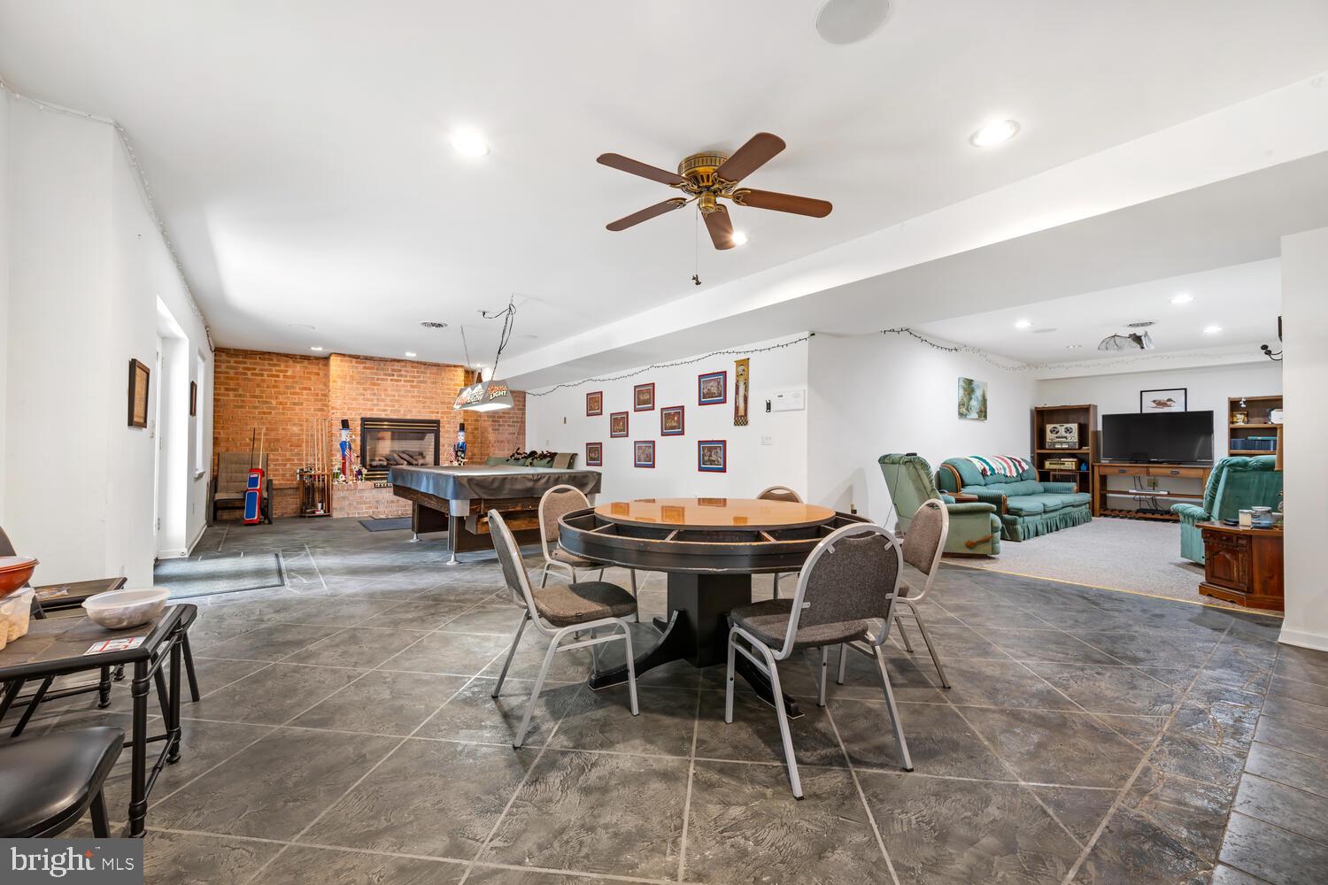 COVENTRY FARMS - Residential