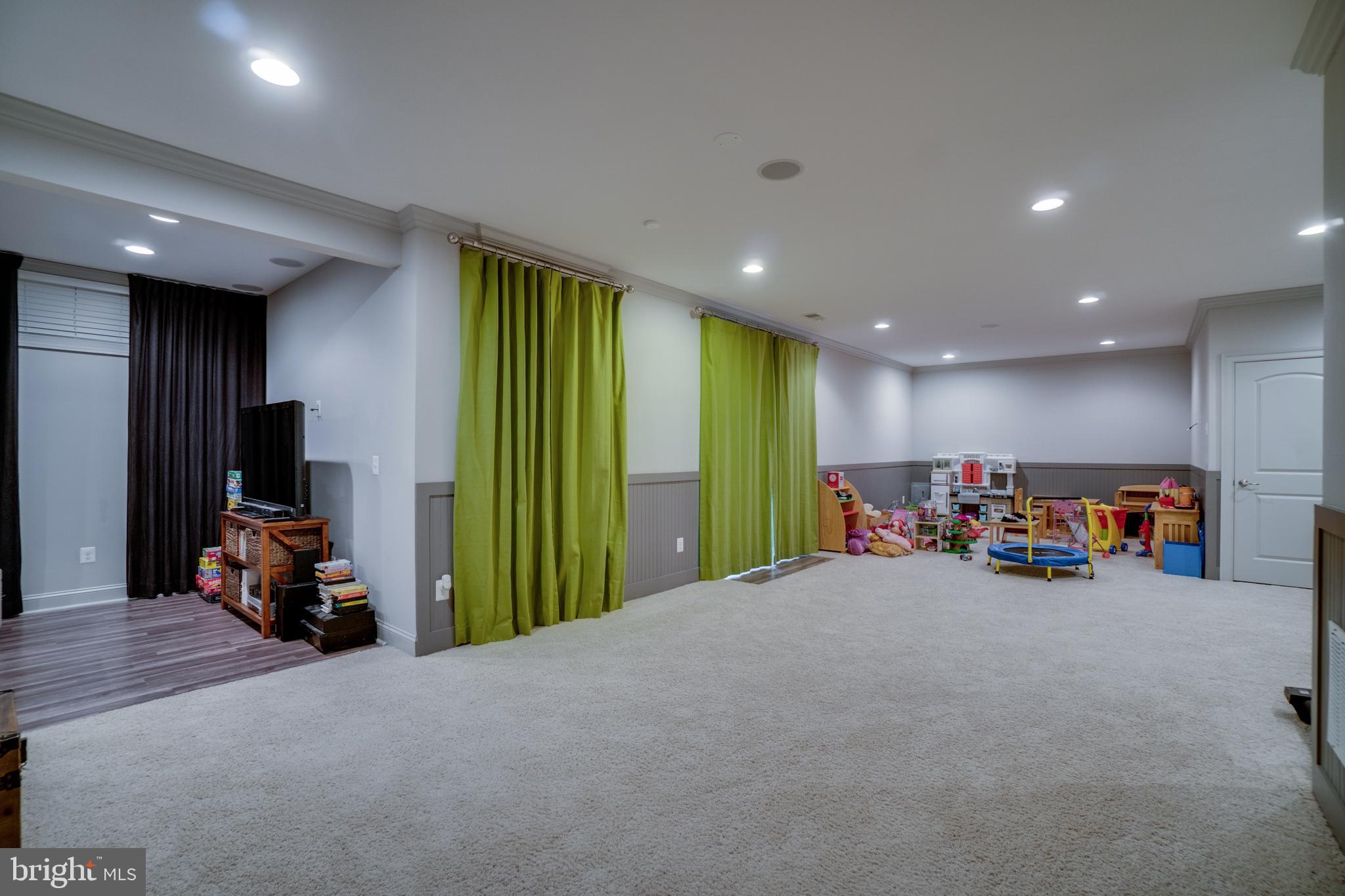 LIBERTY MANOR - Residential