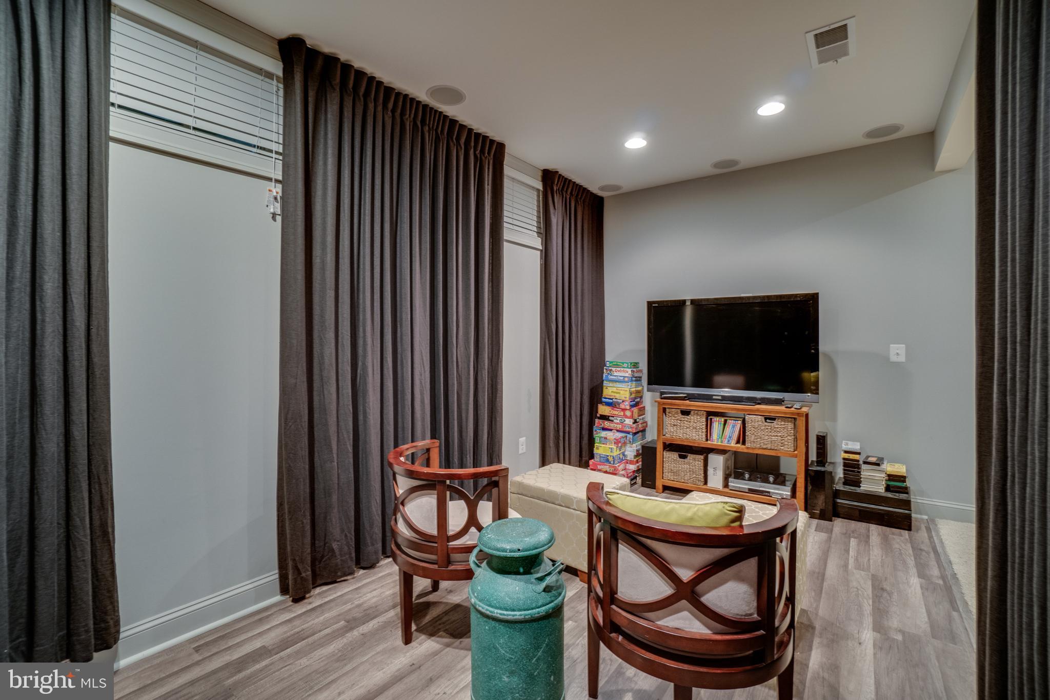 LIBERTY MANOR - Residential