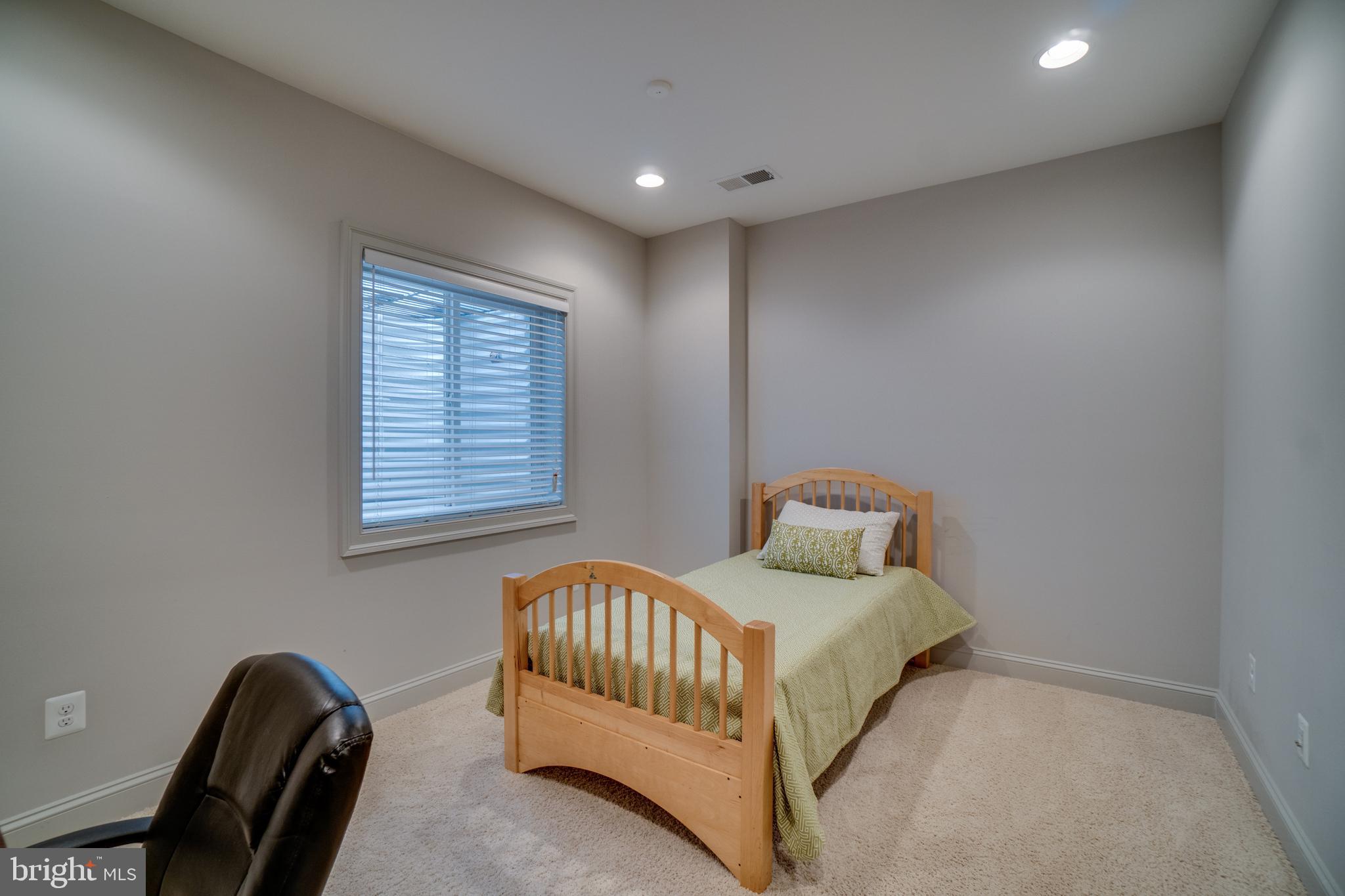 LIBERTY MANOR - Residential