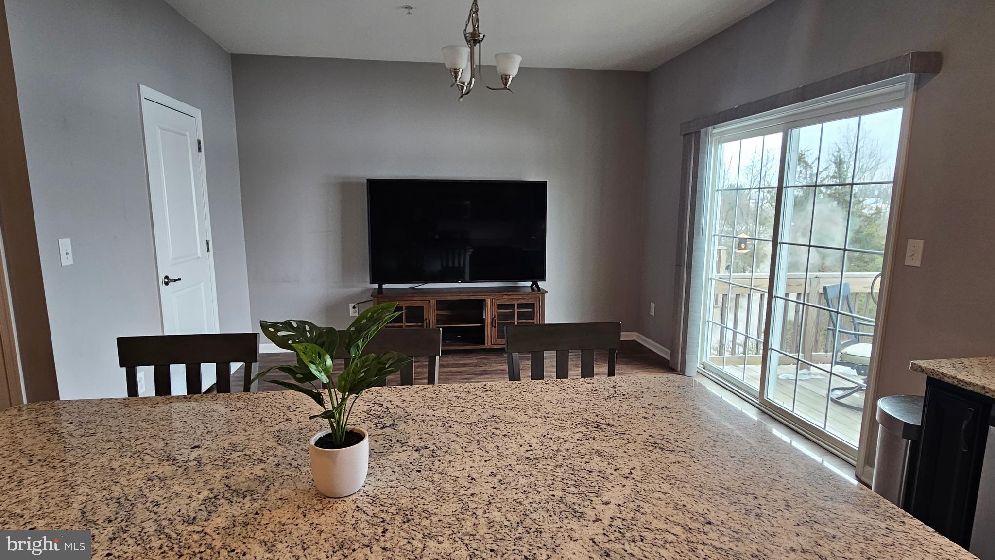 EDGEWATER - Residential