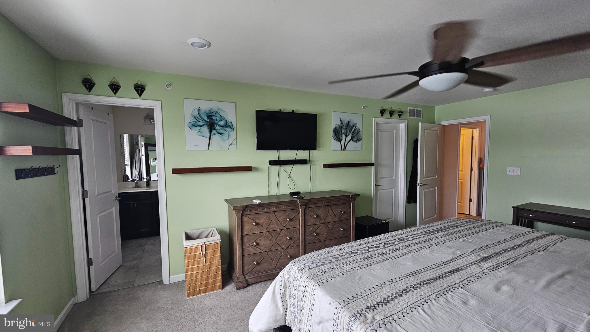 EDGEWATER - Residential