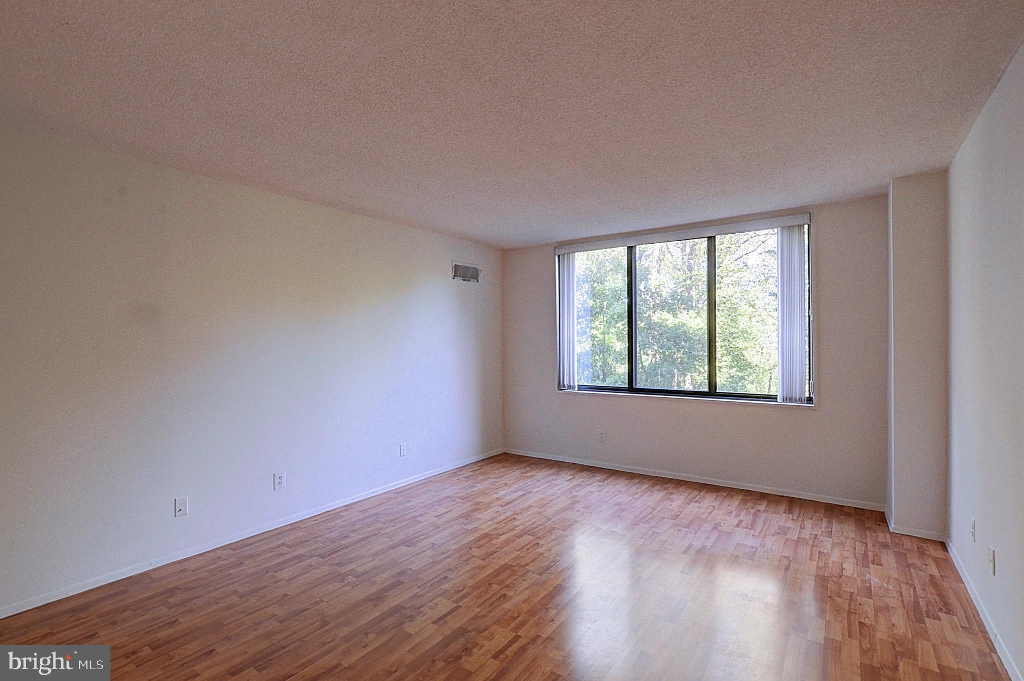 PROMENADE TOWERS - Residential Lease