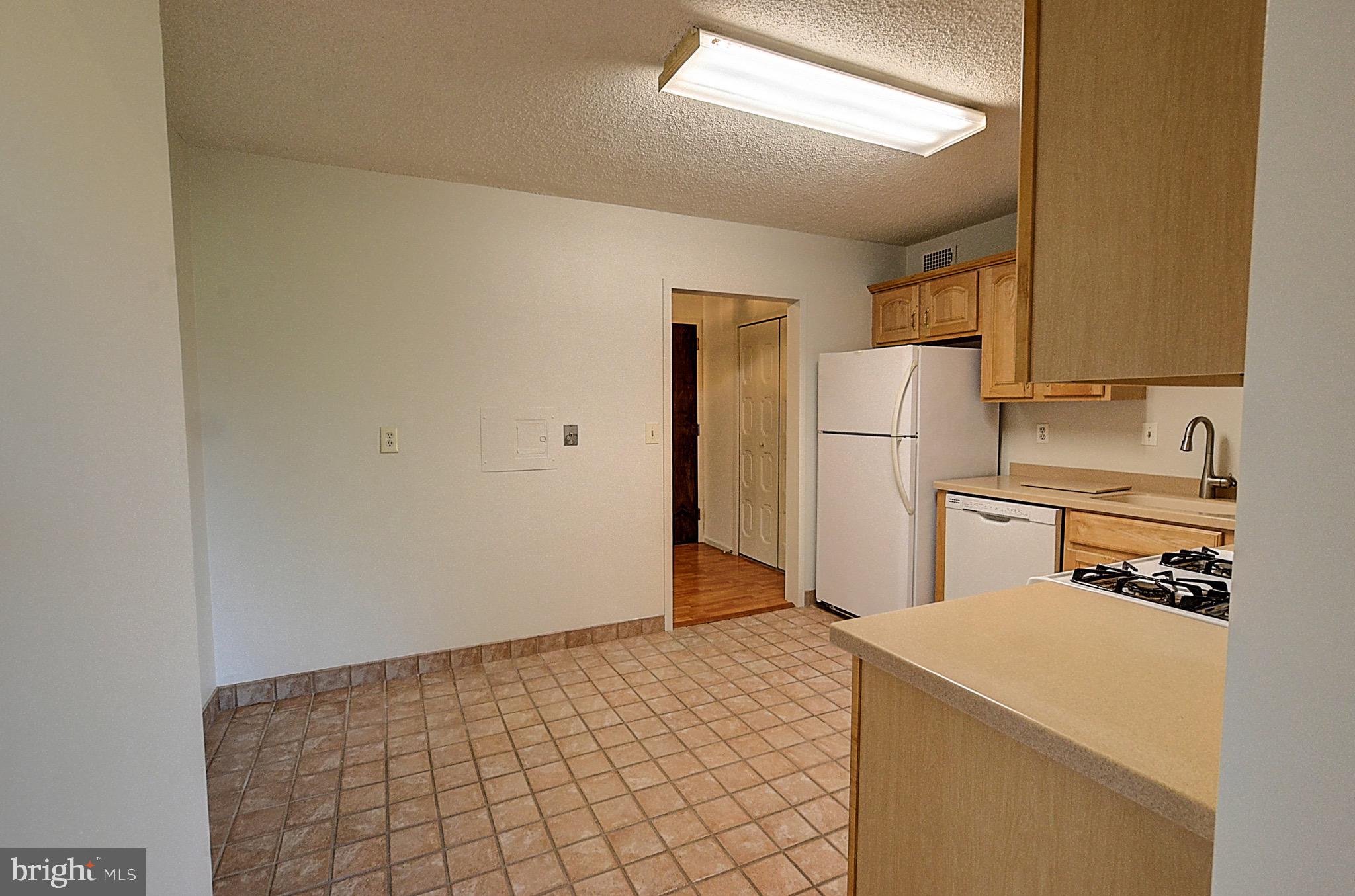 PROMENADE TOWERS - Residential Lease