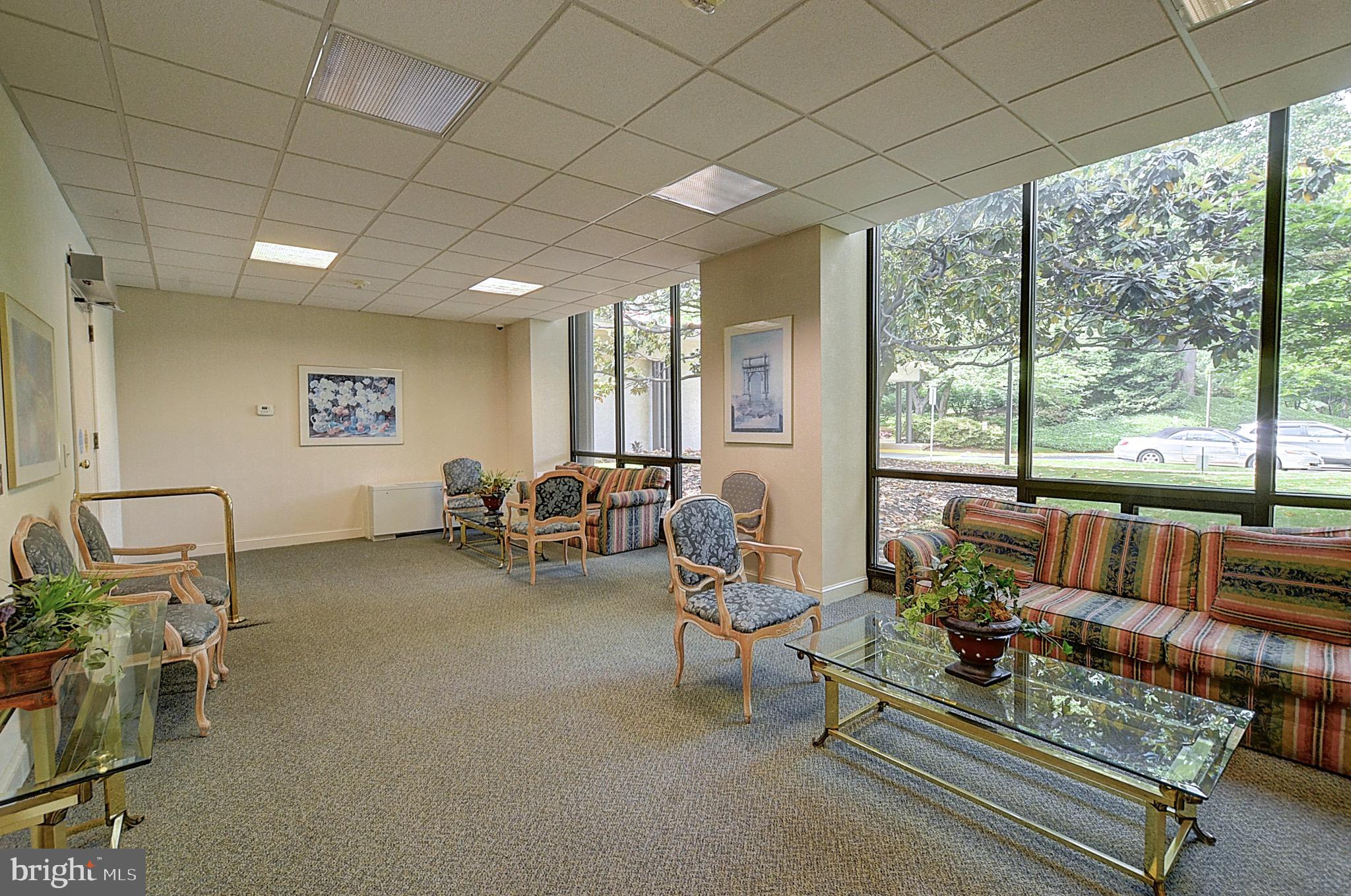 PROMENADE TOWERS - Residential Lease