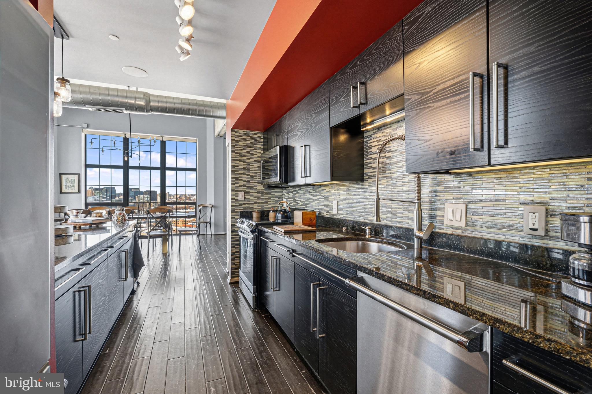 LOCUST POINT - Residential