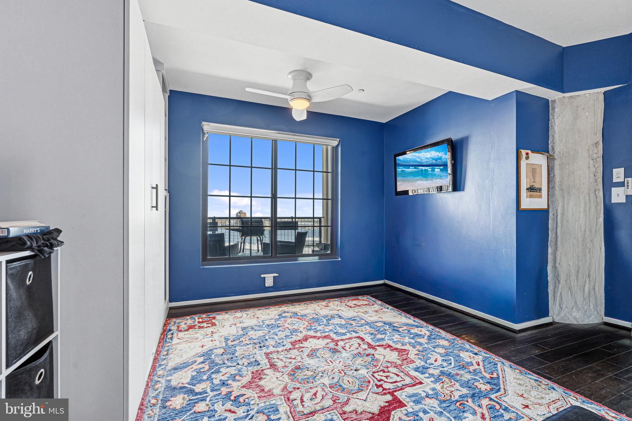 LOCUST POINT - Residential