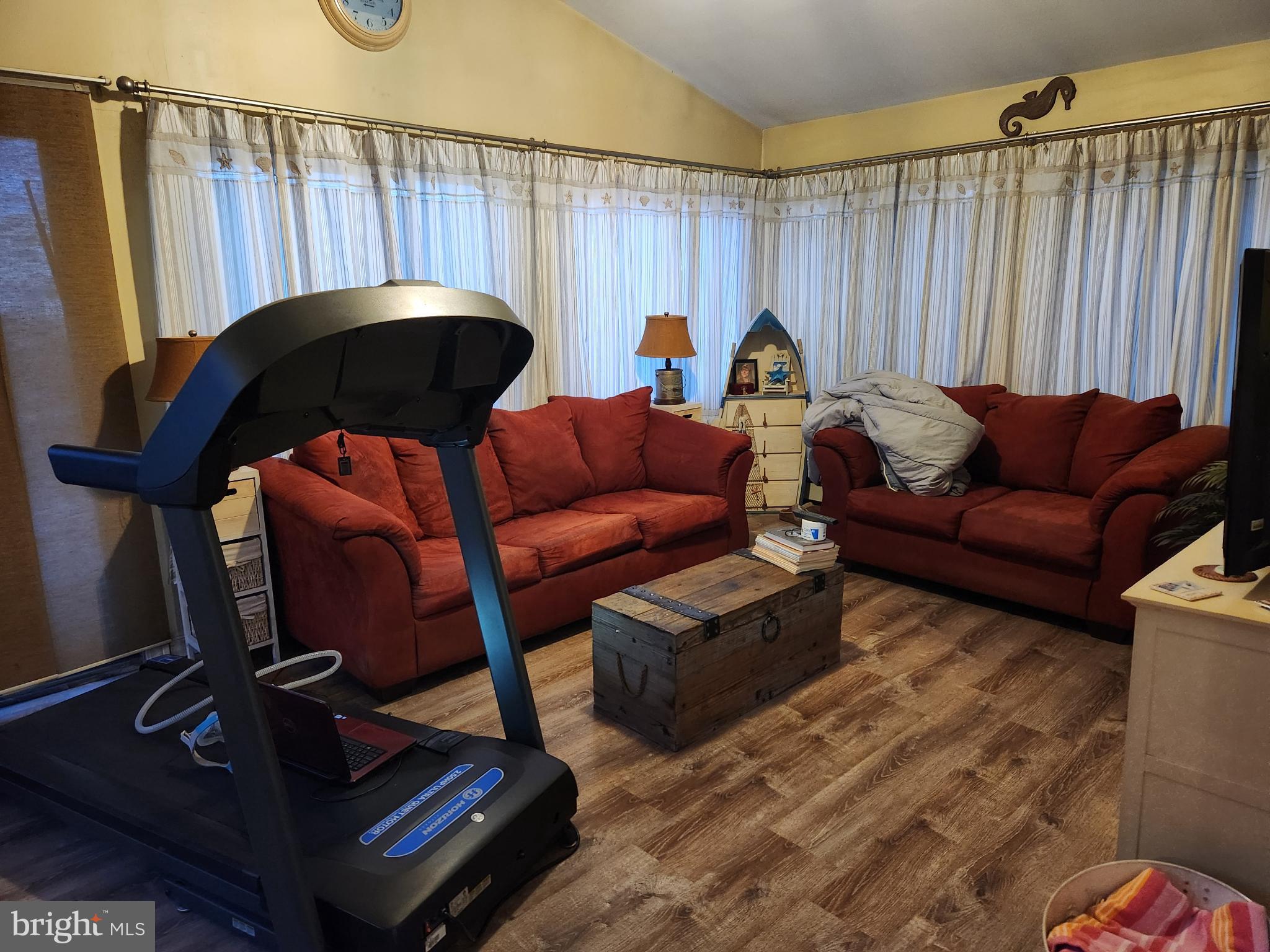 MYSTIC ISLAND - Residential