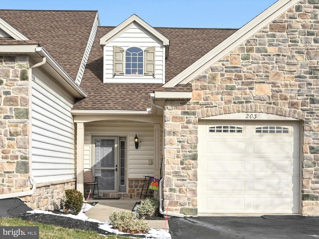 Photo of 203 Masonic Drive, ELIZABETHTOWN, PA 17022 (MLS # PALA2062196)