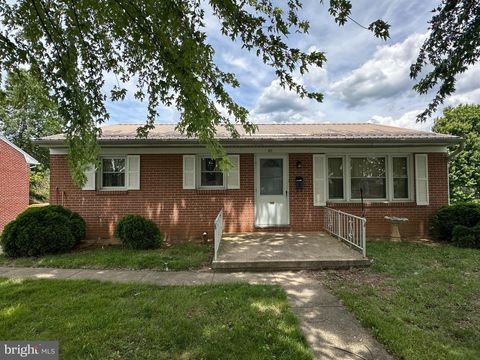 Homes For Sale - 831 Fairview Avenue Ave<br/> WAYNESBORO, PA 17268