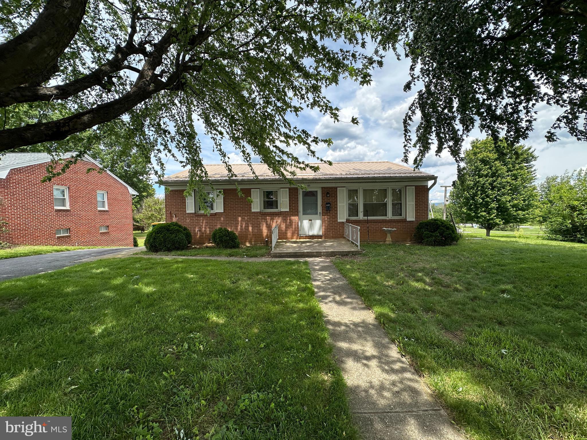 831 FAIRVIEW AVENUE