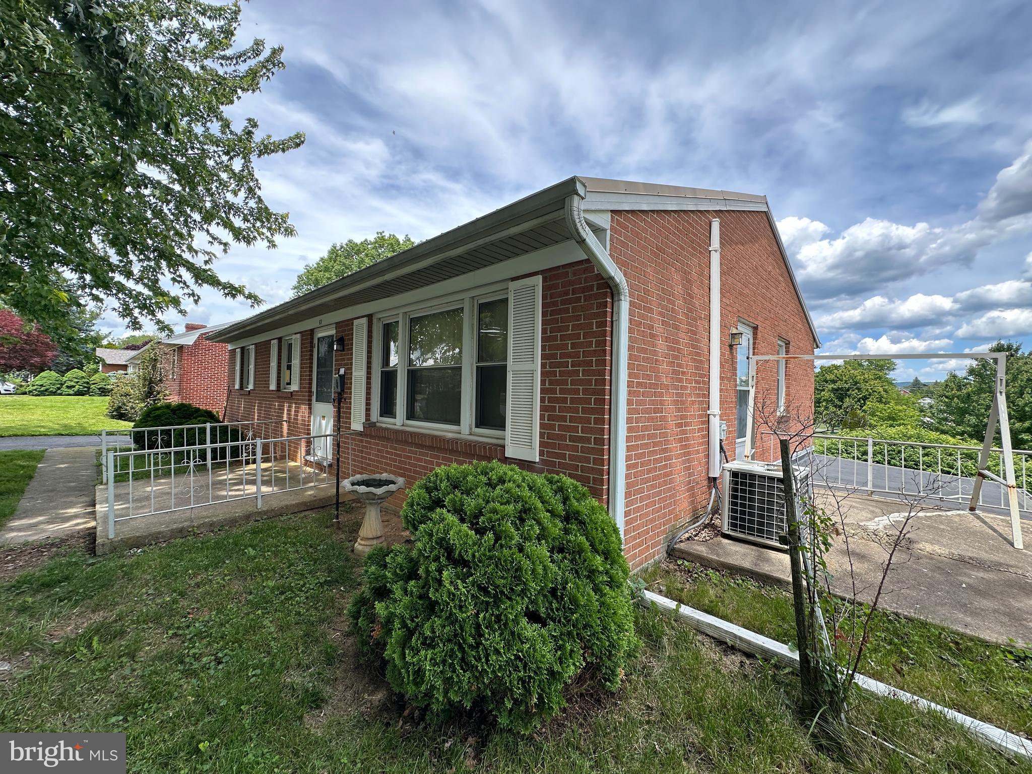 831 FAIRVIEW AVENUE