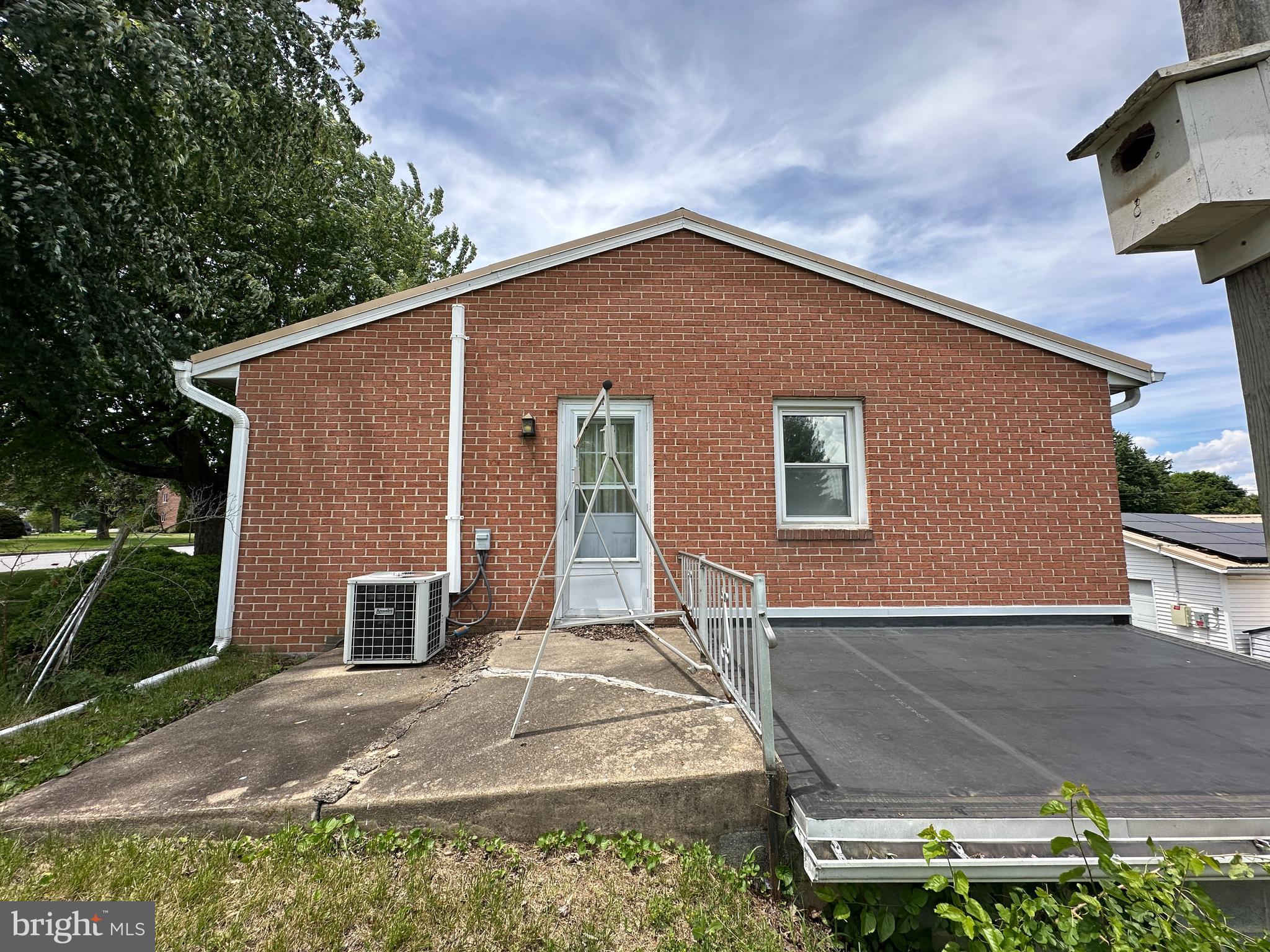 831 FAIRVIEW AVENUE