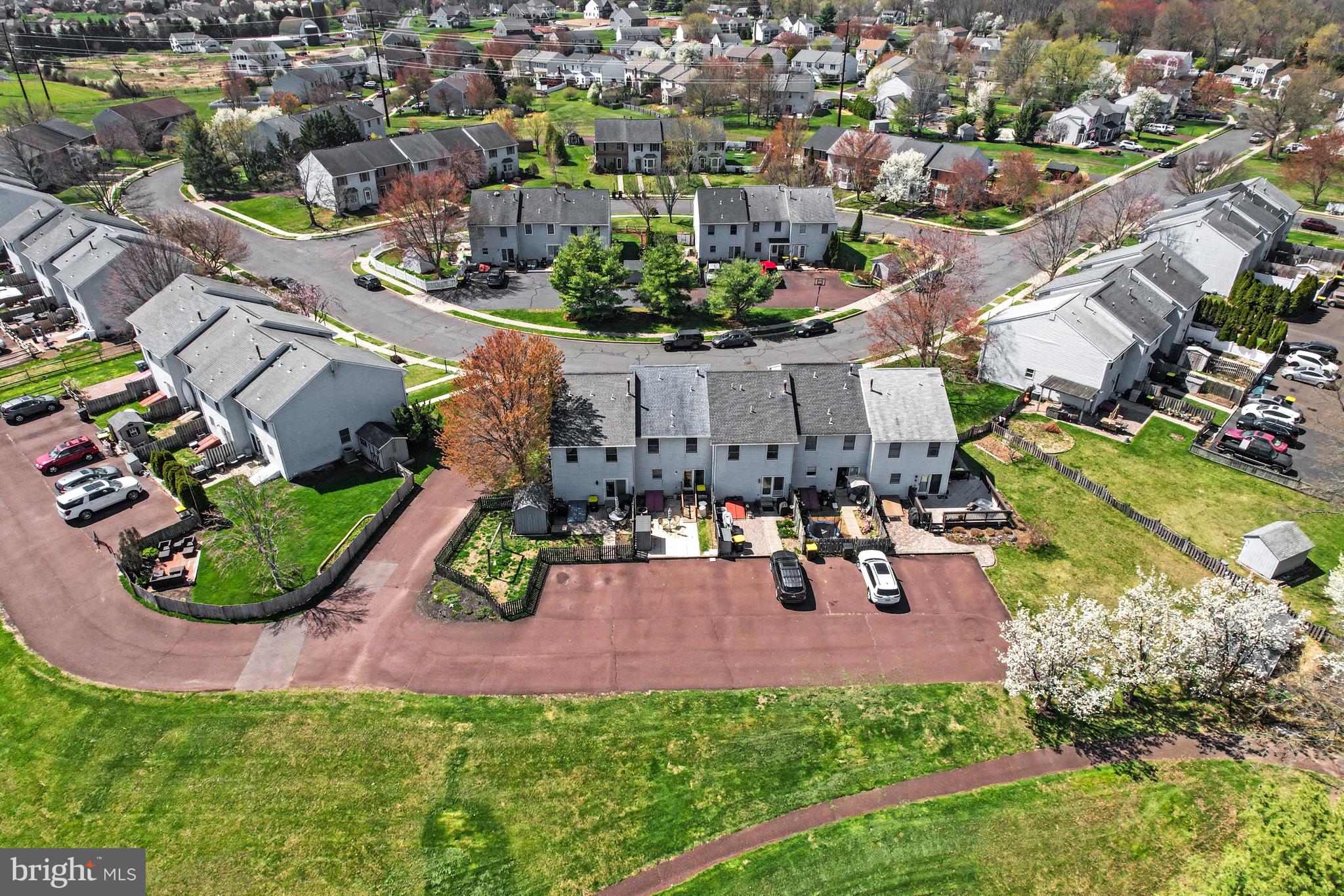 STRAWBERRY FIELDS - Residential