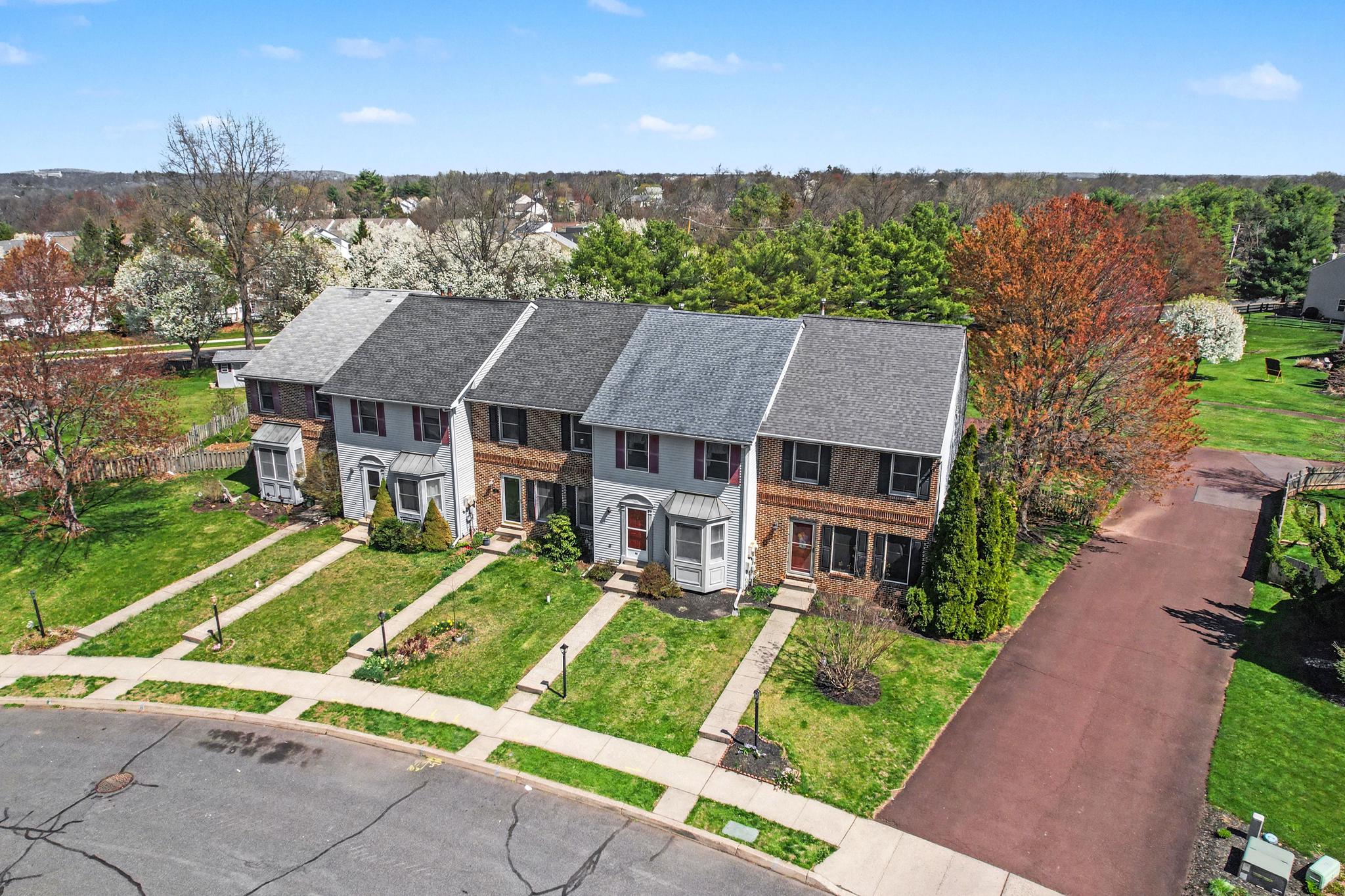 STRAWBERRY FIELDS - Residential