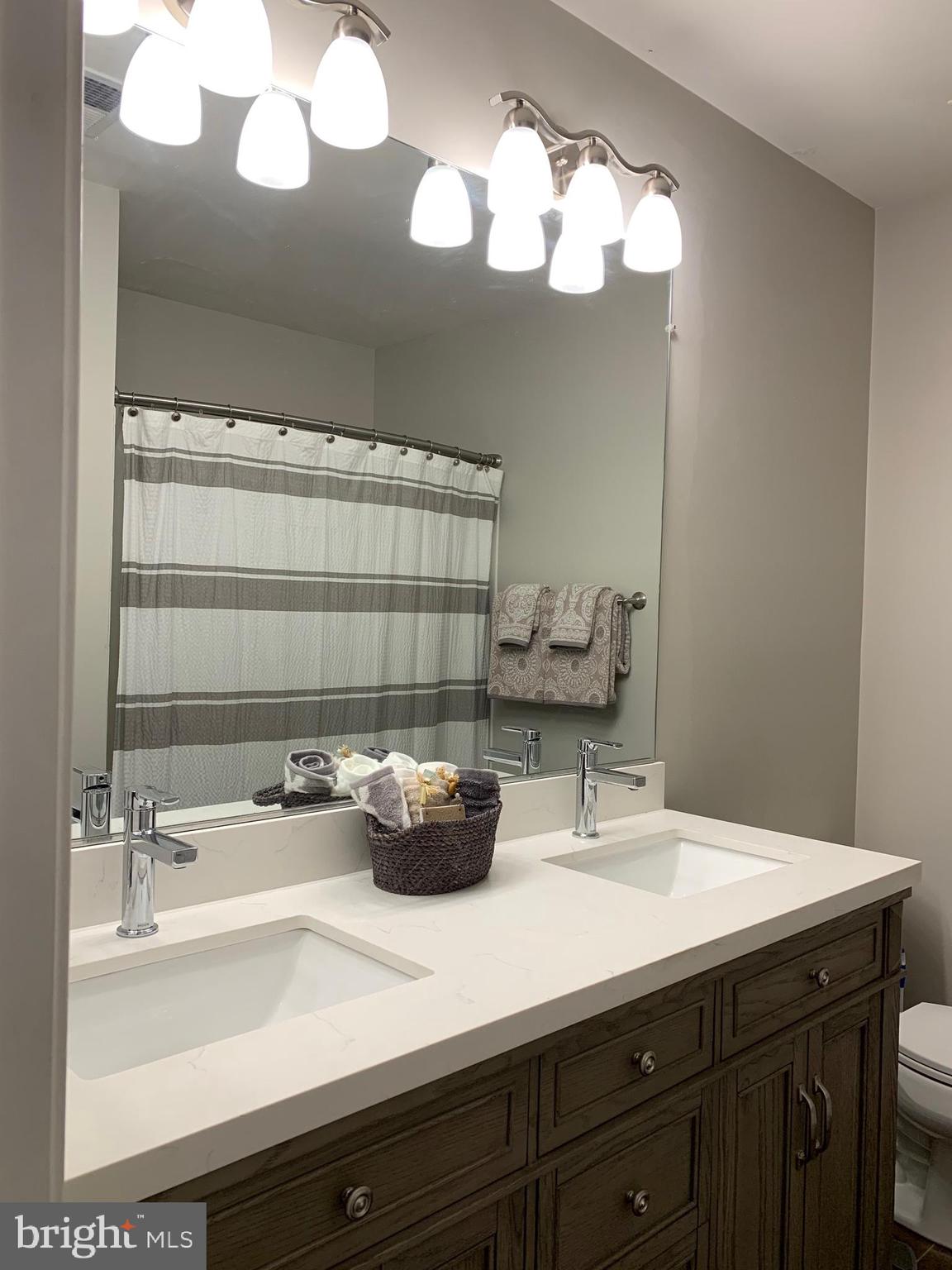 ROUND HILL - Residential