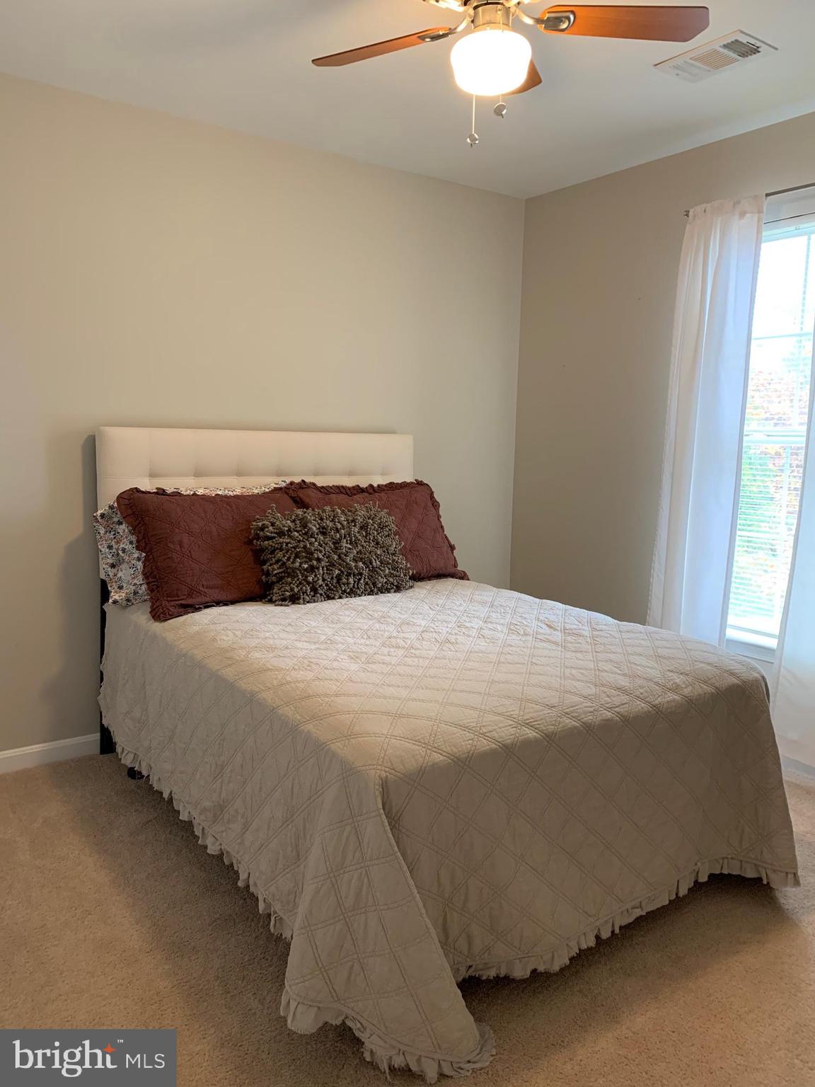 ROUND HILL - Residential