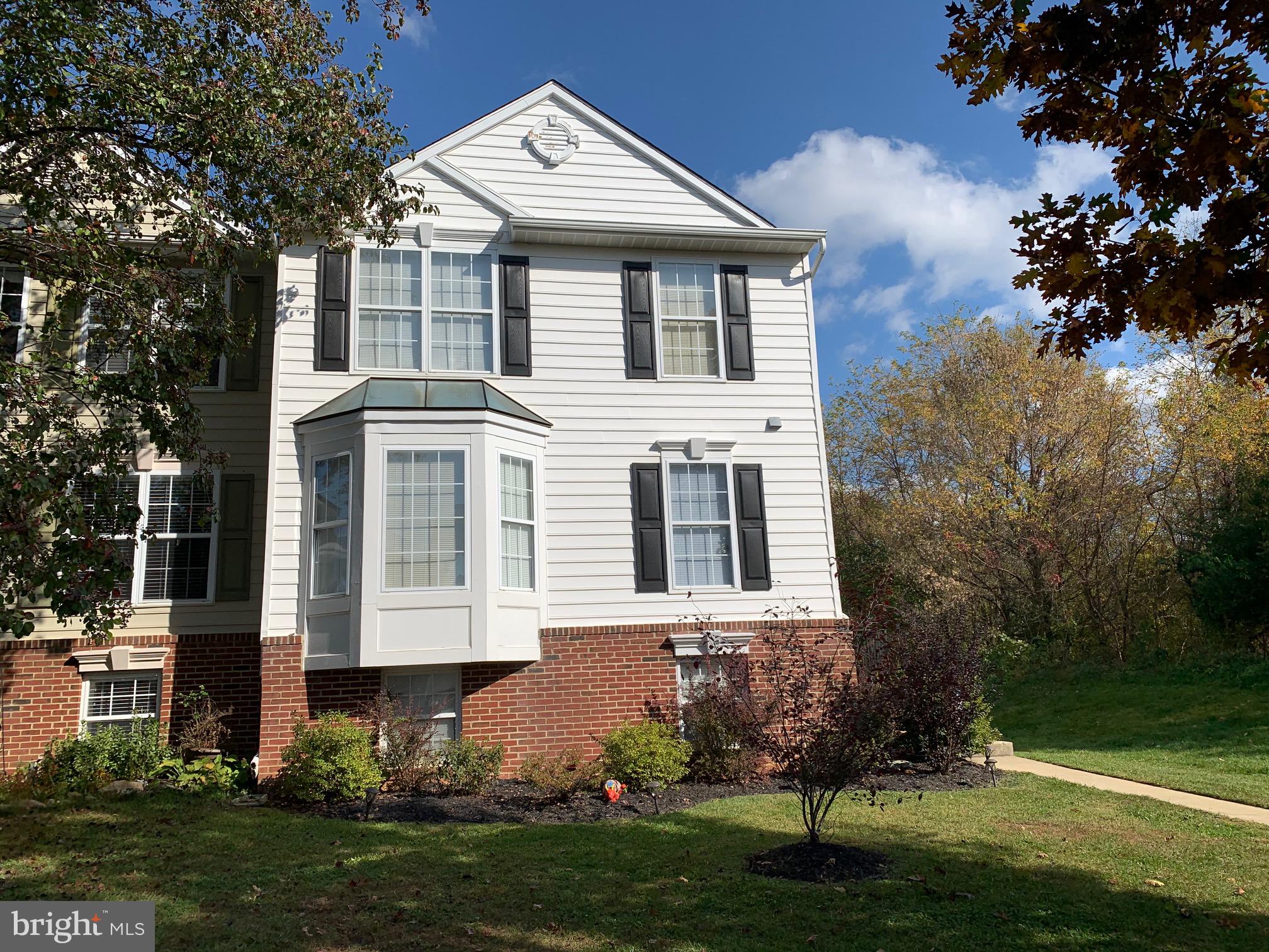 ROUND HILL - Residential