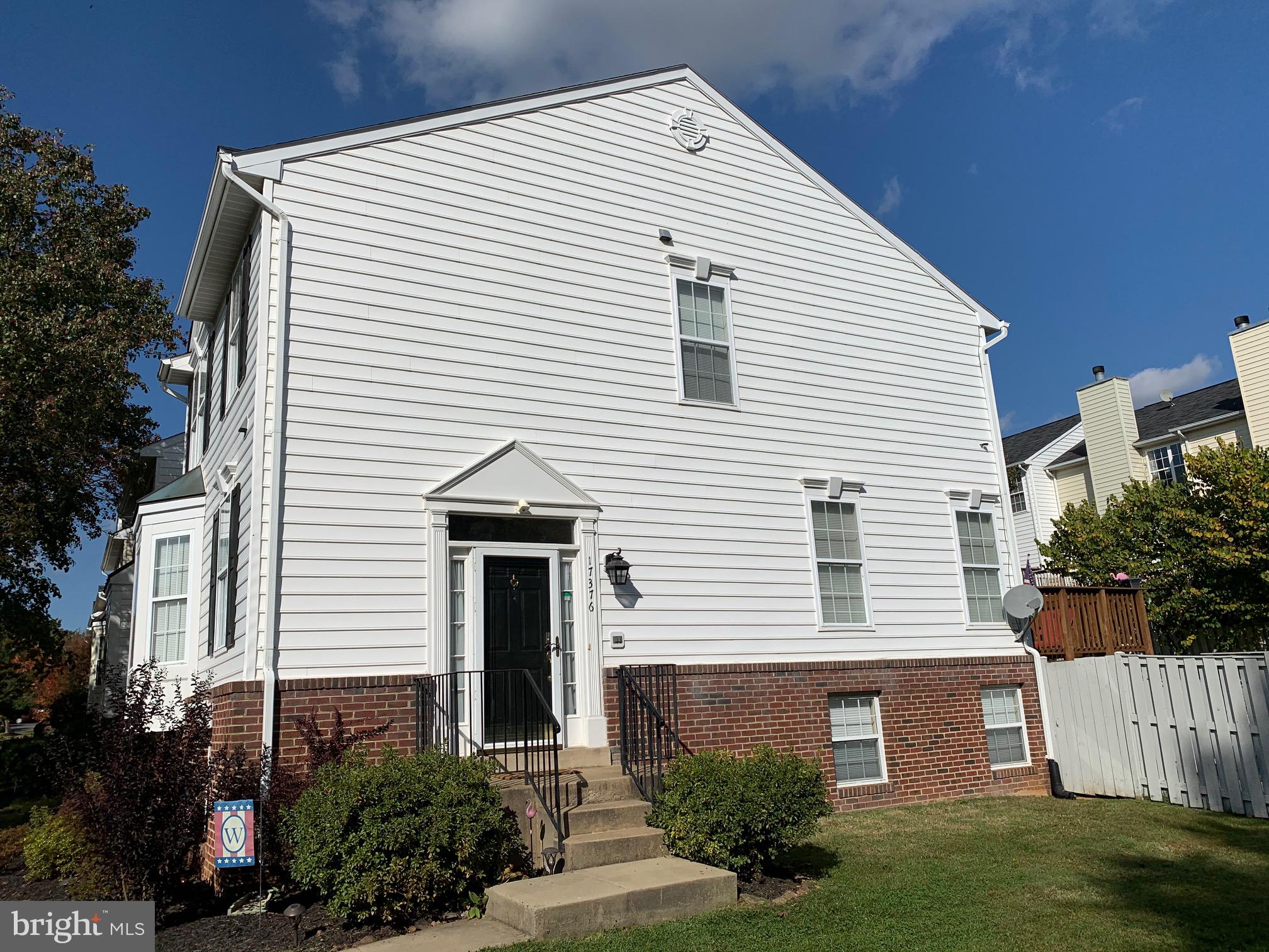 ROUND HILL - Residential