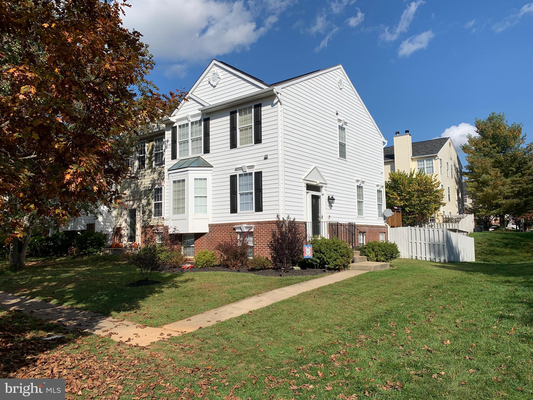 ROUND HILL - Residential