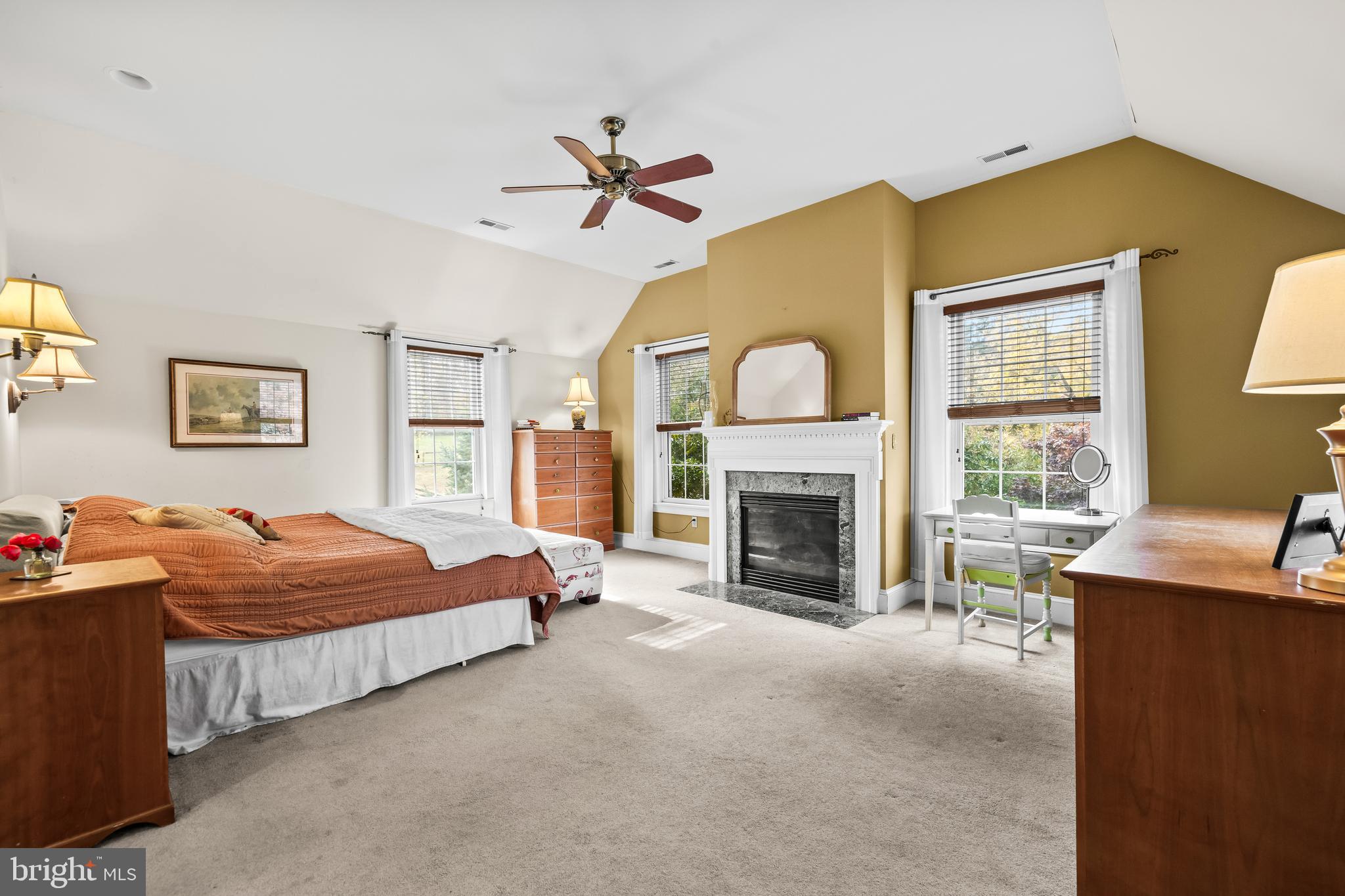 WHITE HALL - Residential