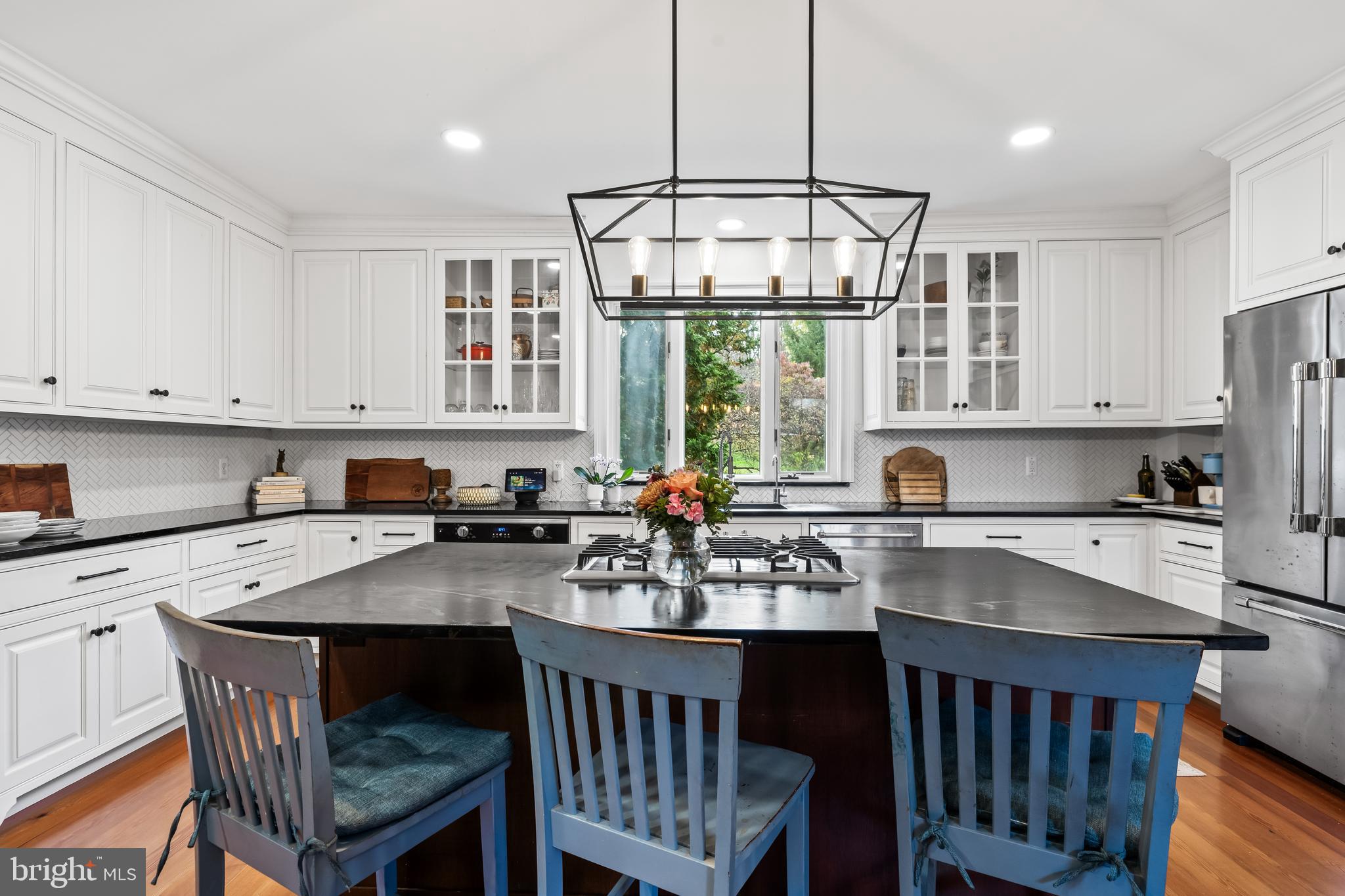 WHITE HALL - Residential