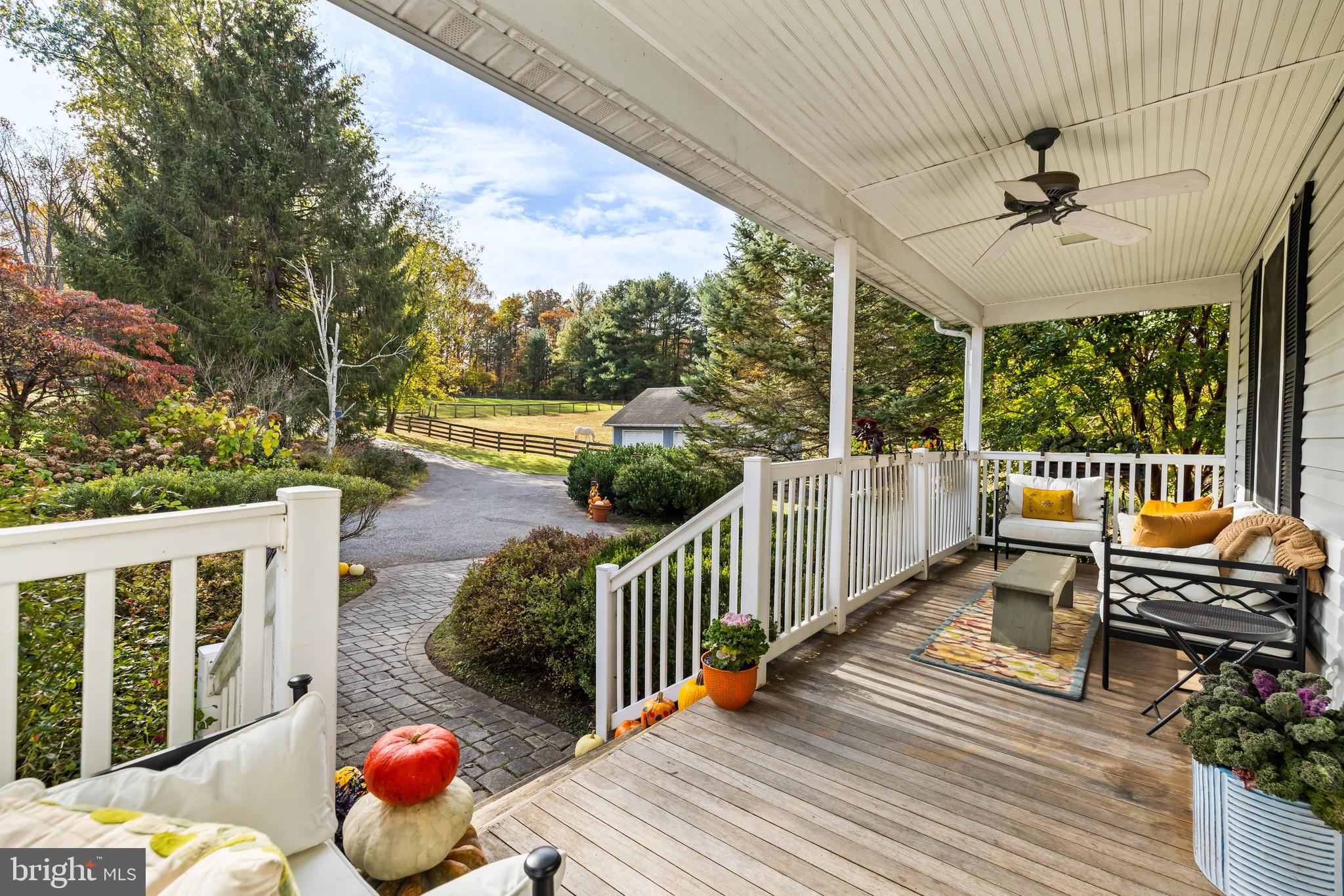 WHITE HALL - Residential