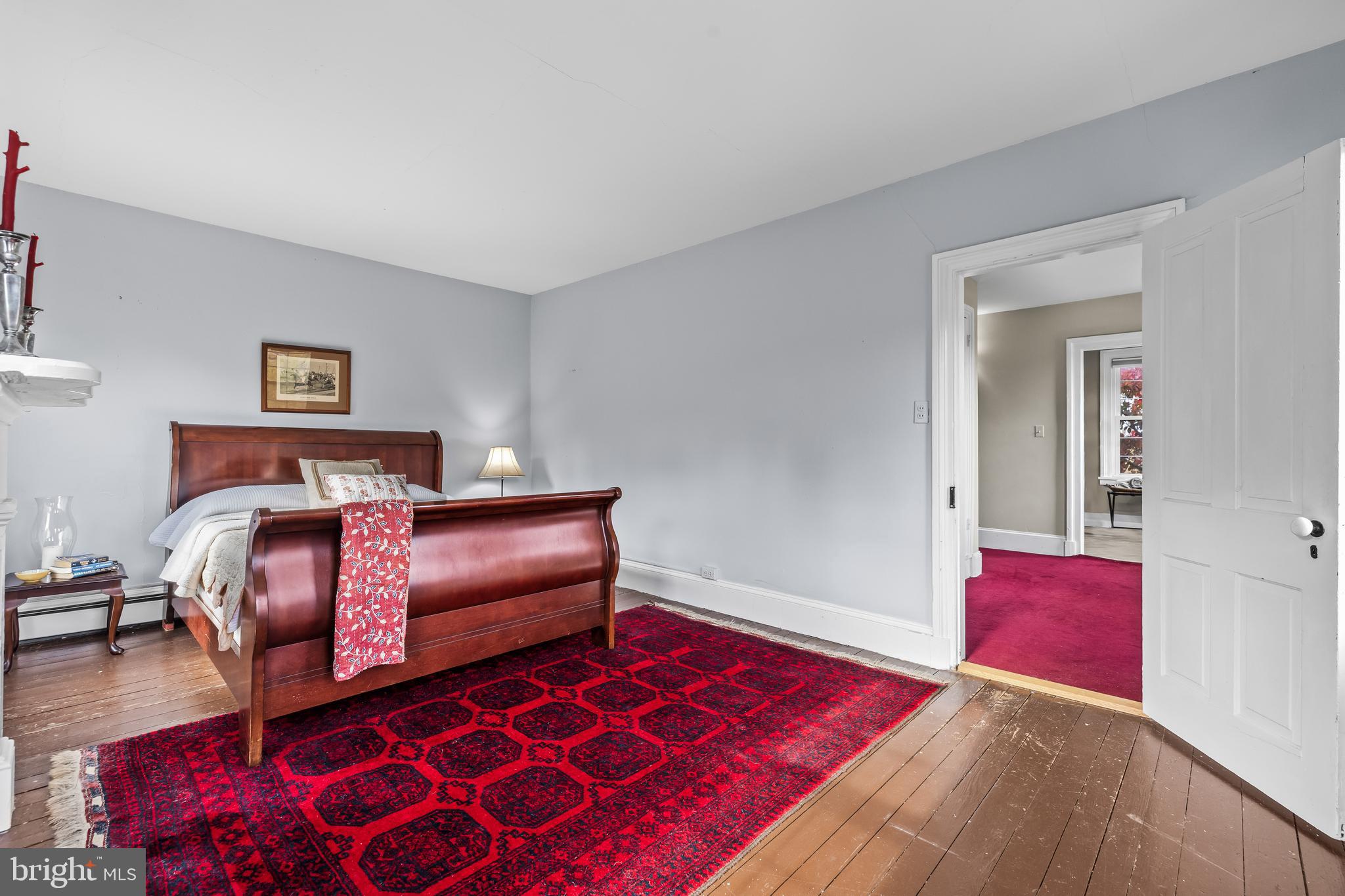 WHITE HALL - Residential