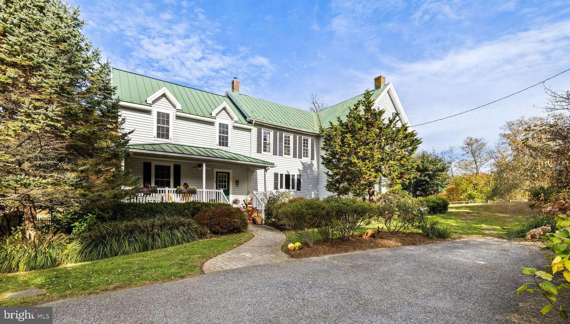 WHITE HALL - Residential