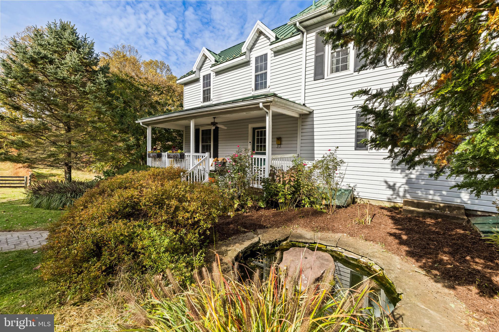 WHITE HALL - Residential