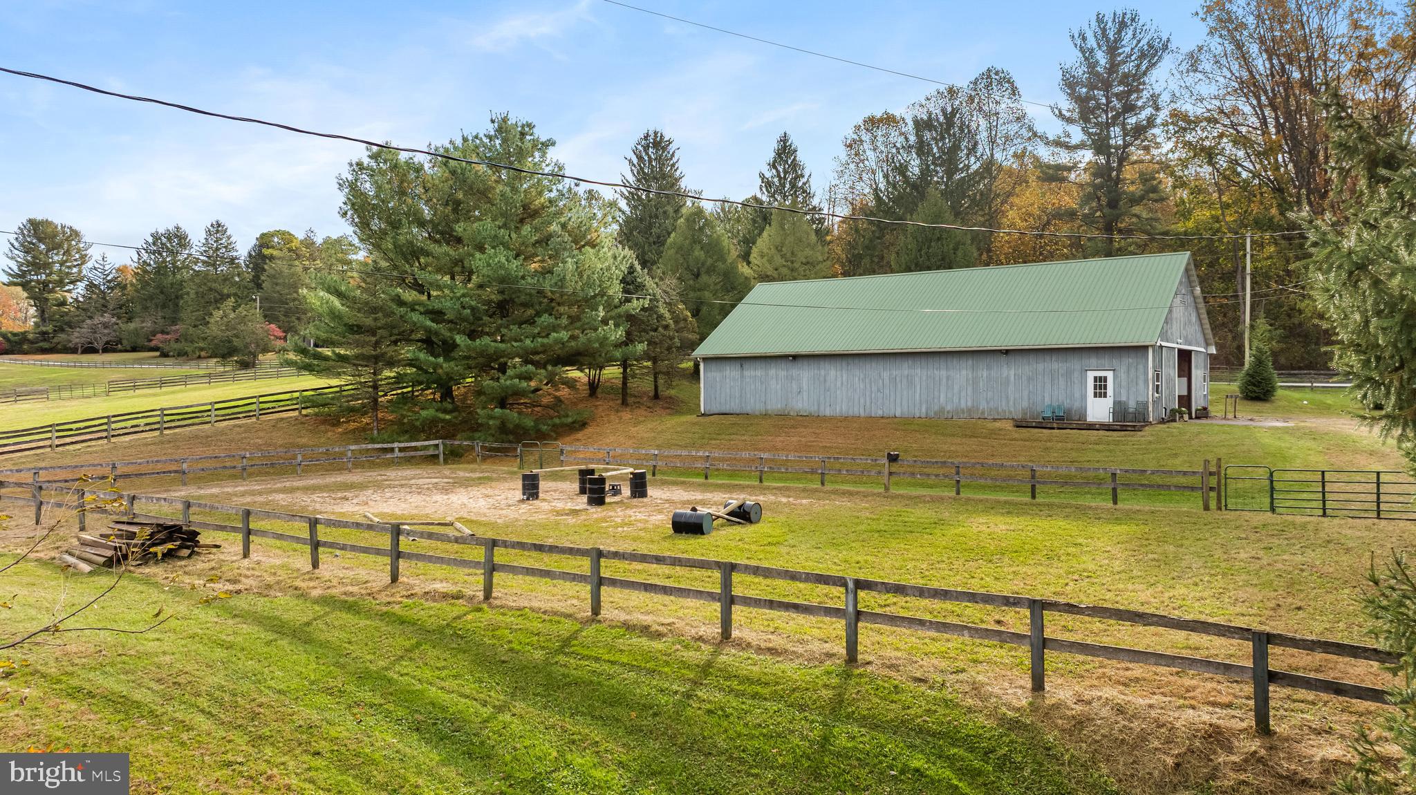 WHITE HALL - Residential