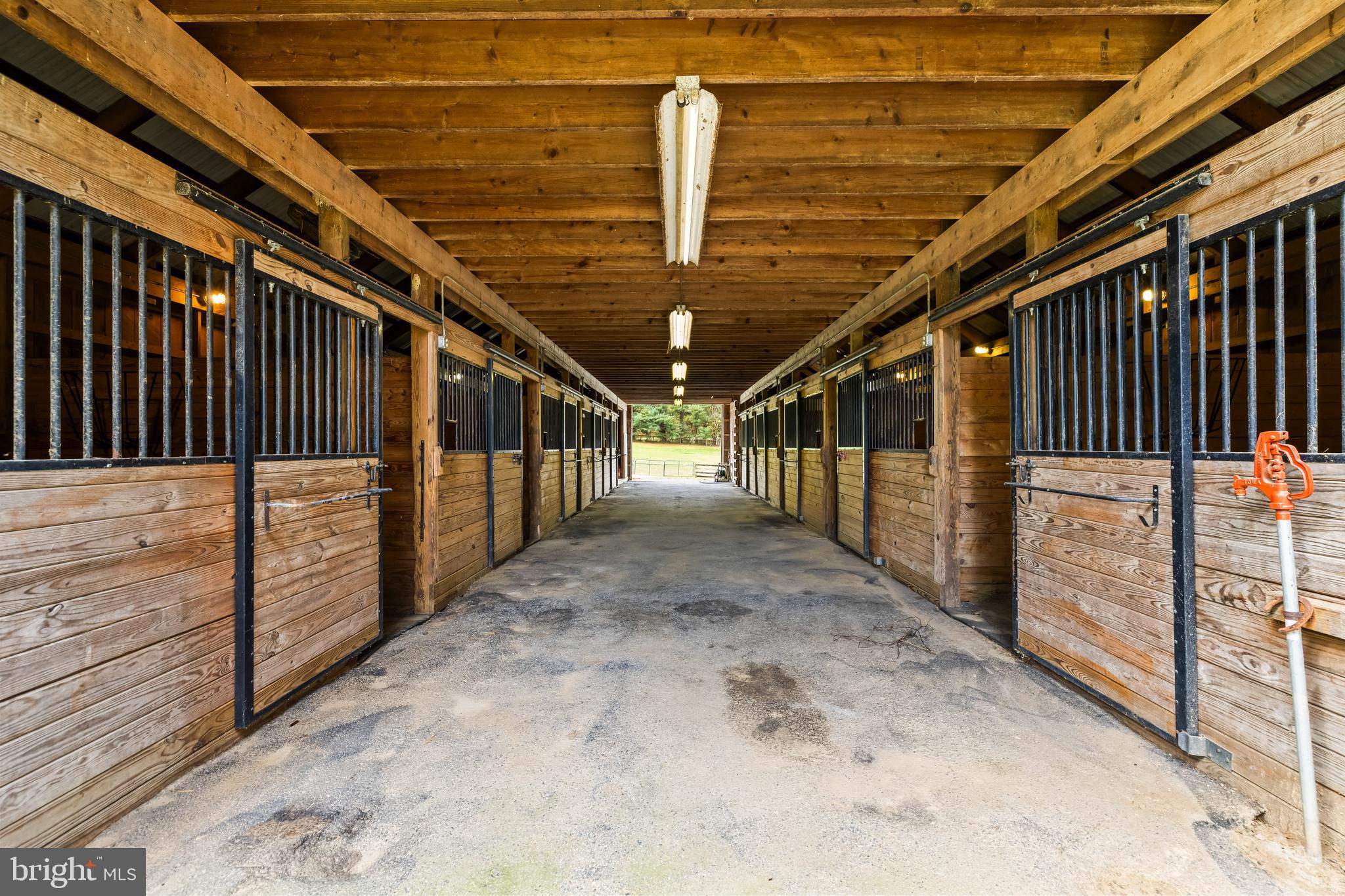 WHITE HALL - Residential