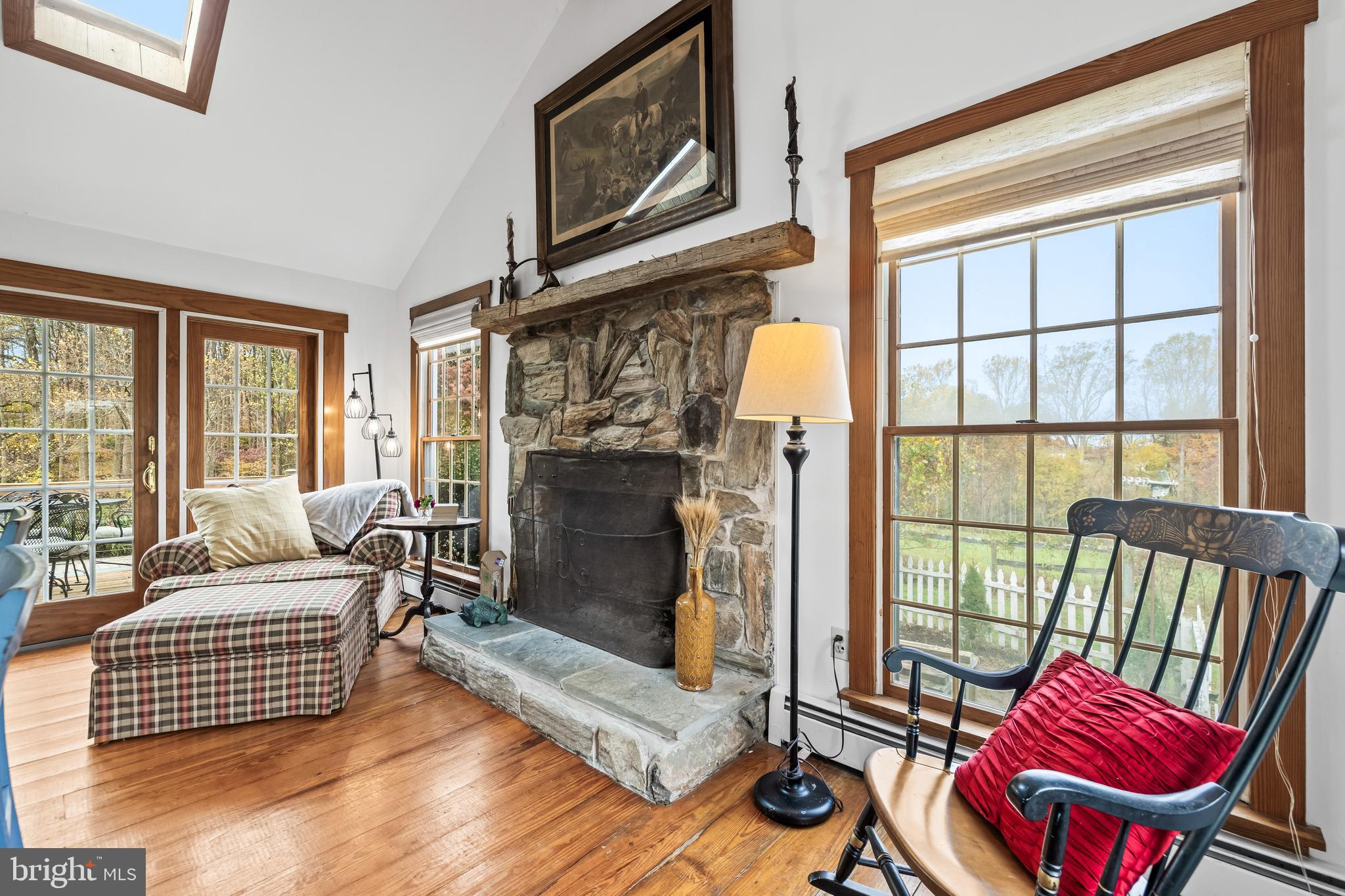 WHITE HALL - Residential