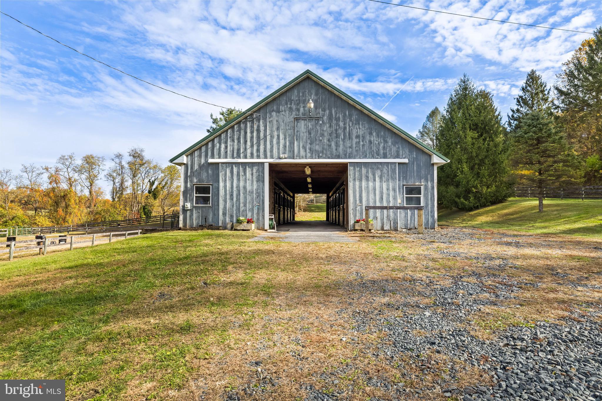 WHITE HALL - Residential