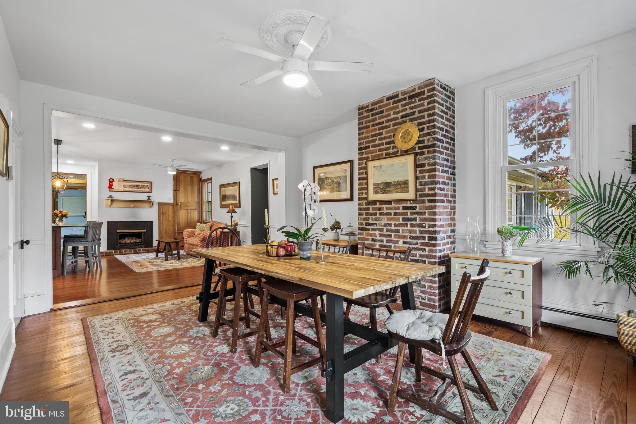 WHITE HALL - Residential