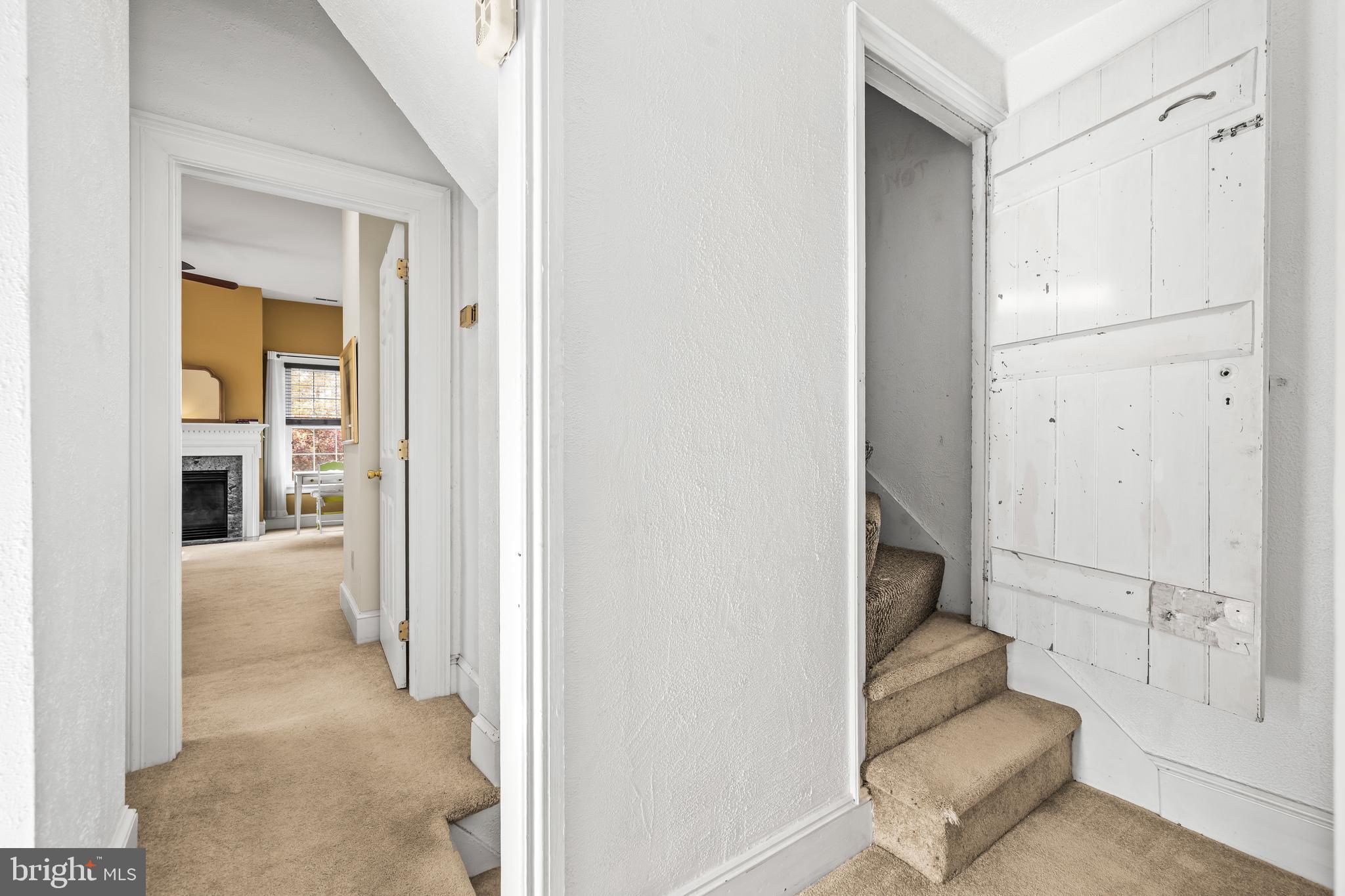 WHITE HALL - Residential