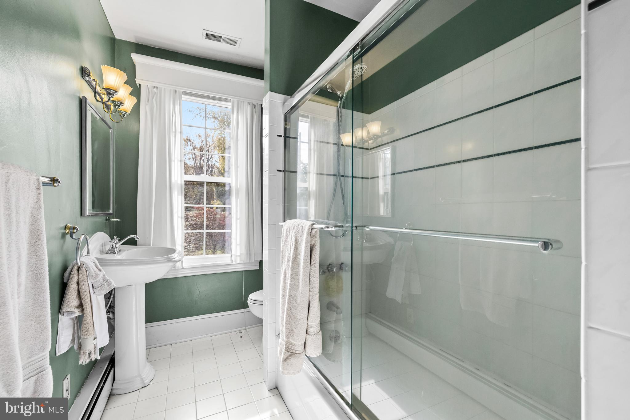 WHITE HALL - Residential