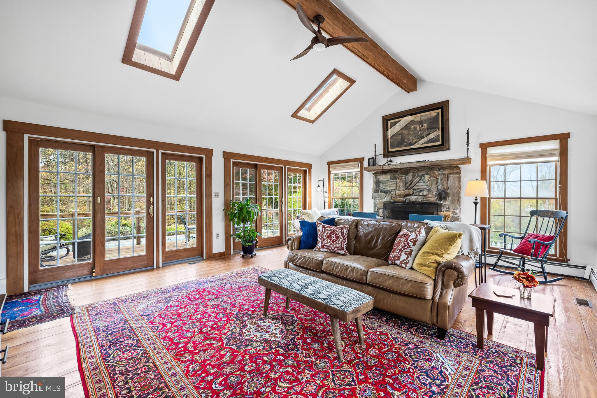 WHITE HALL - Residential