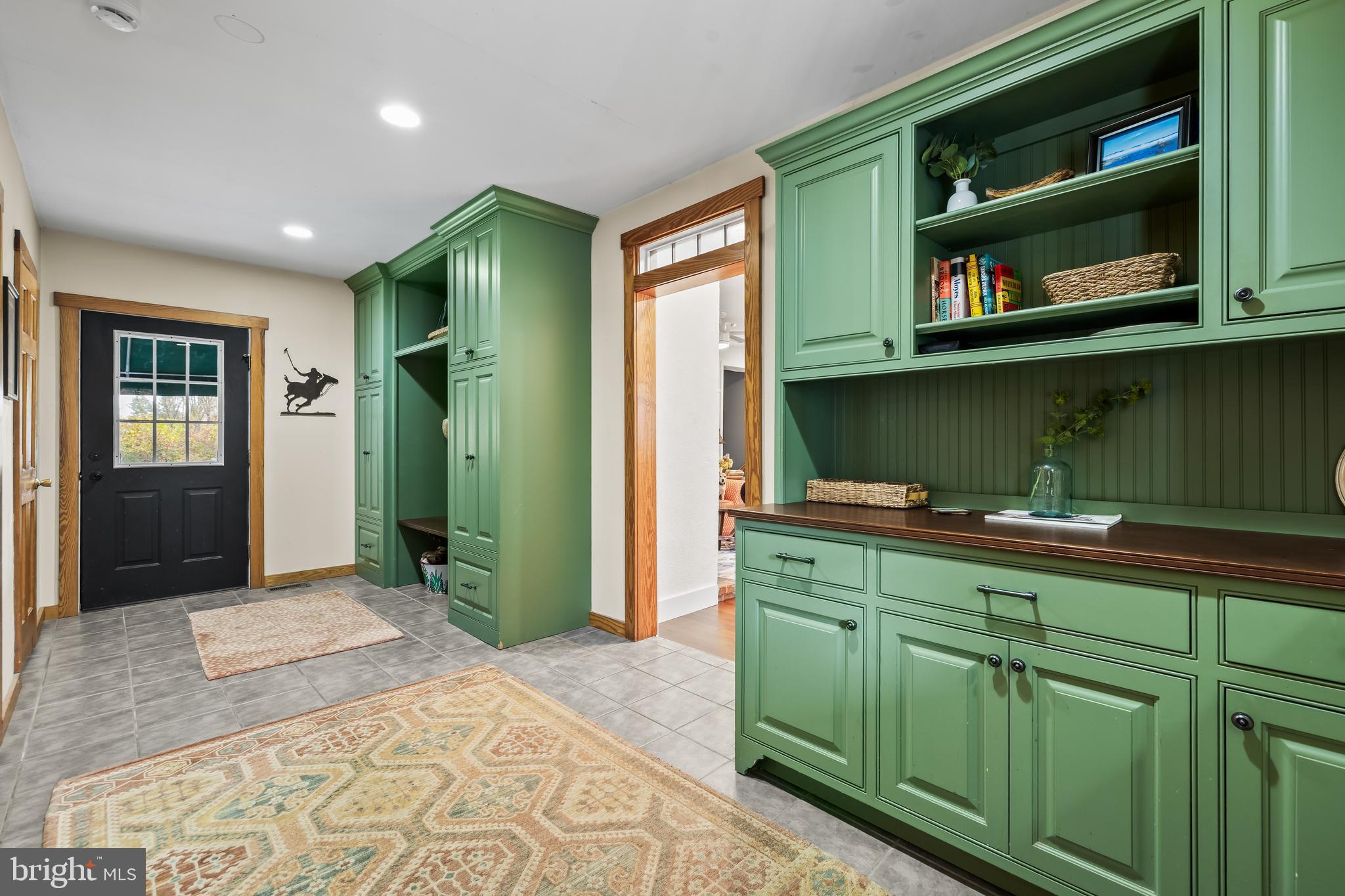 WHITE HALL - Residential